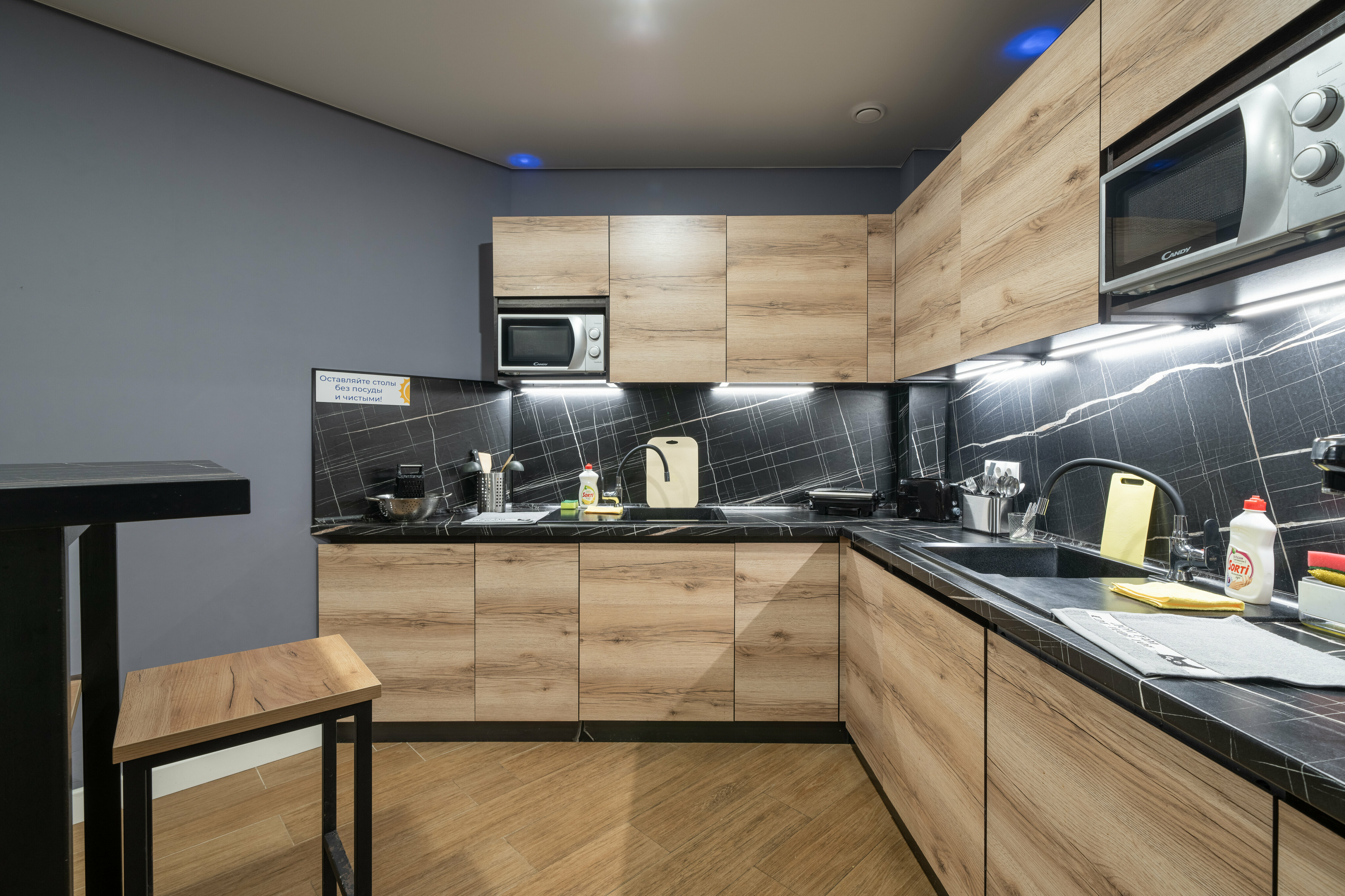 Спальное место на двухъярусной кровати в общем номере для мужчин