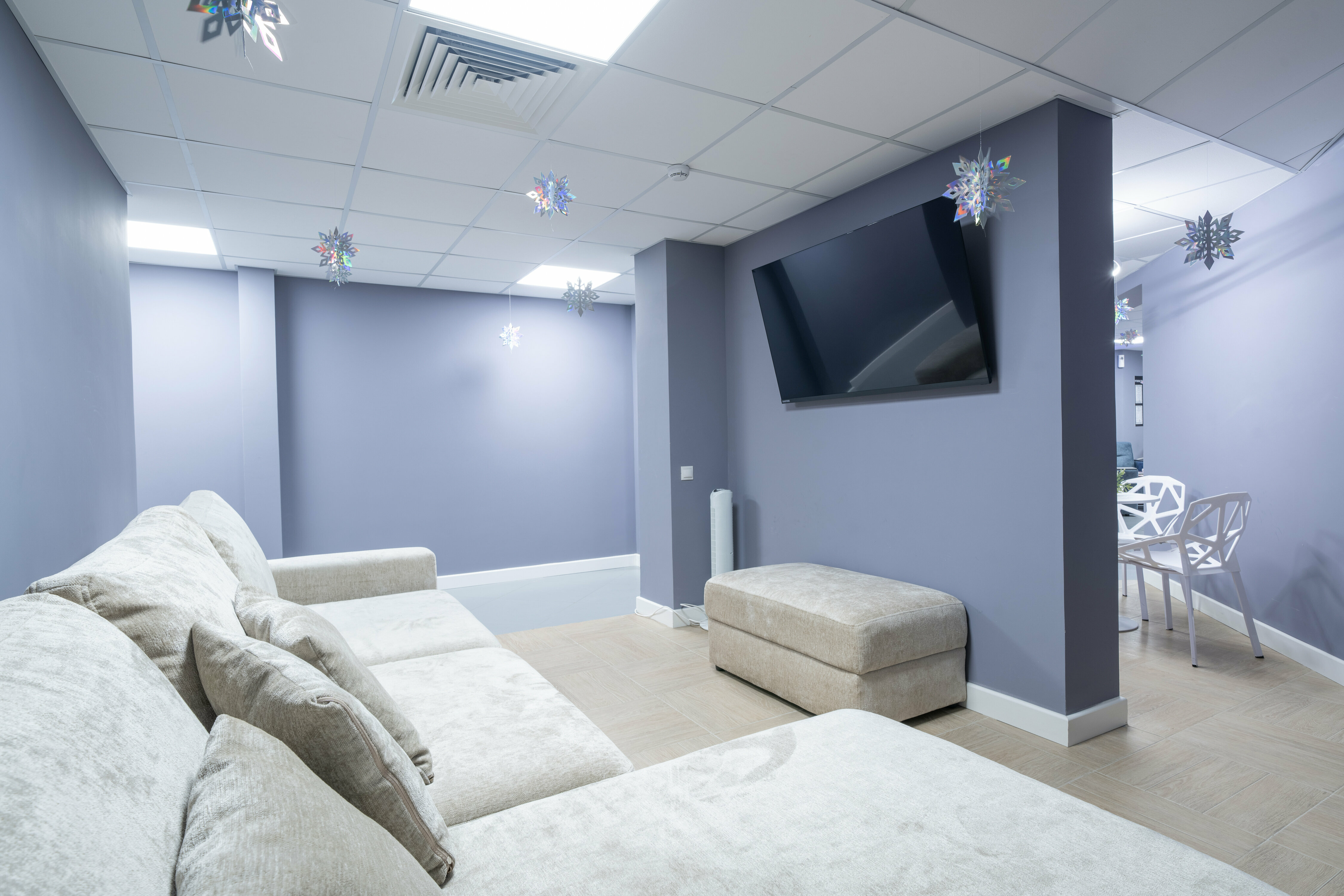 Спальное место на двухъярусной кровати в общем номере для женщин