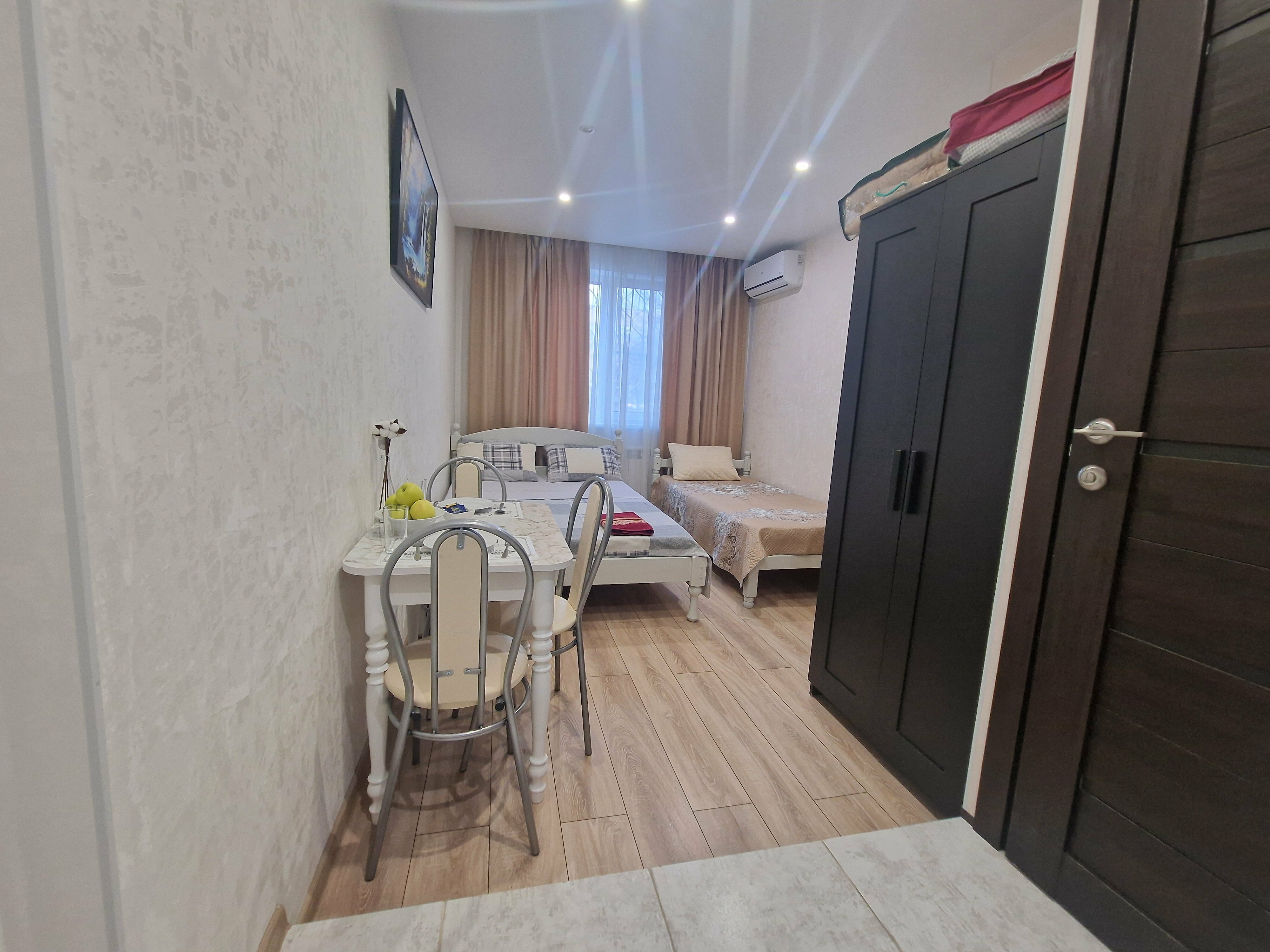 Трехместный номер с собственной ванной комнатой