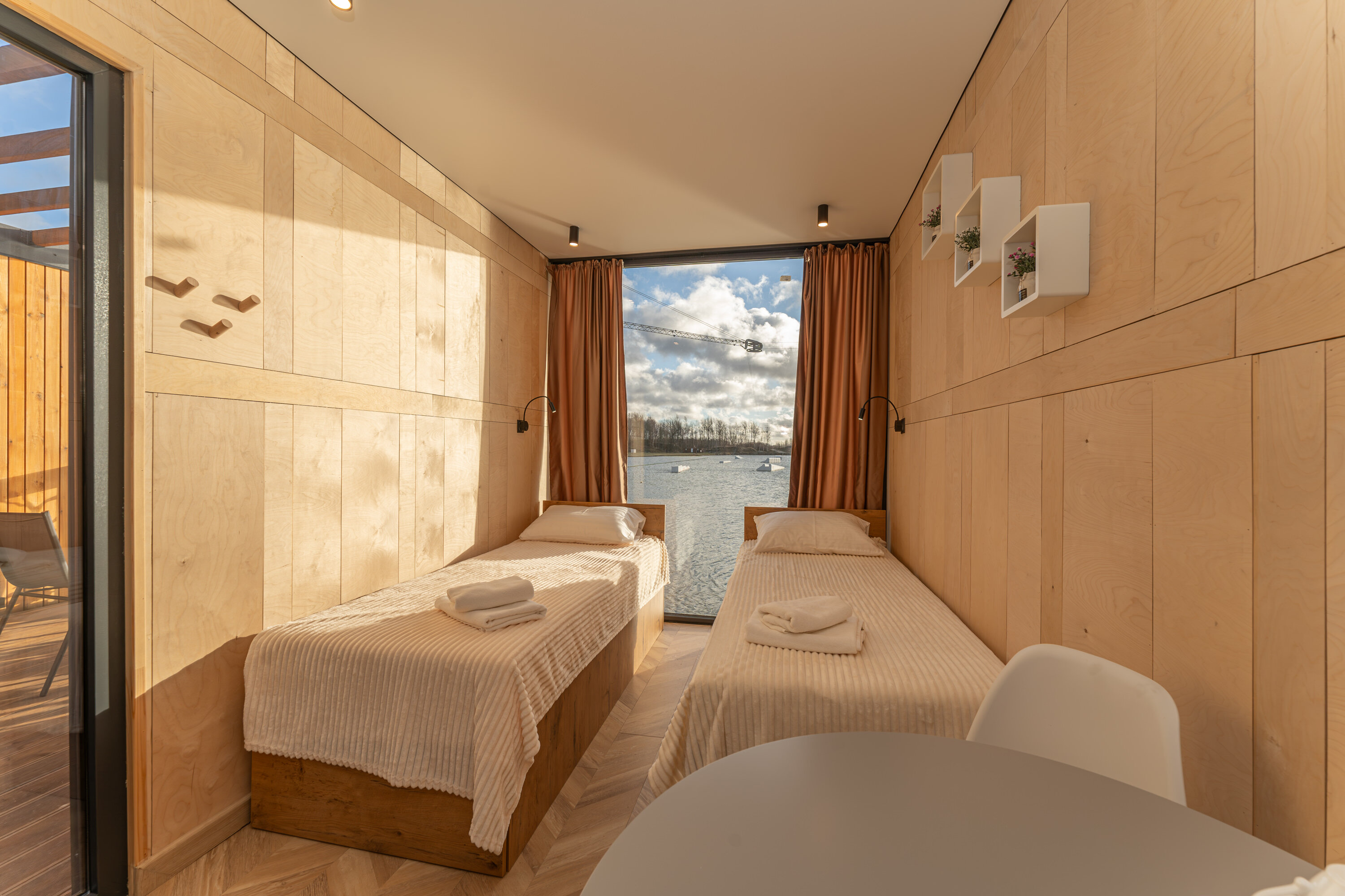 Двухместный номер с 2 отдельными кроватями, вид на озеро