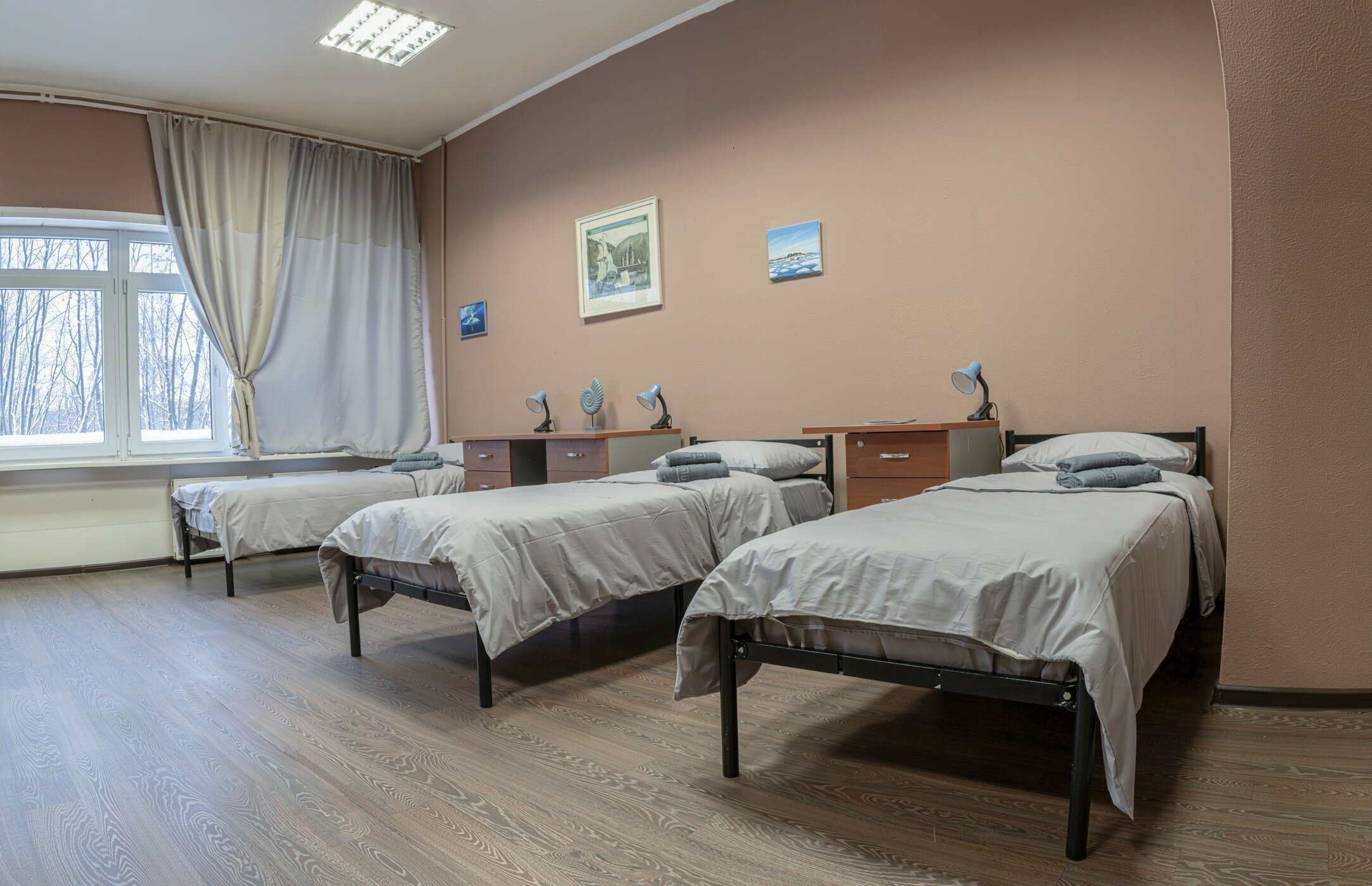 Трехместный номер с общей ванной комнатой