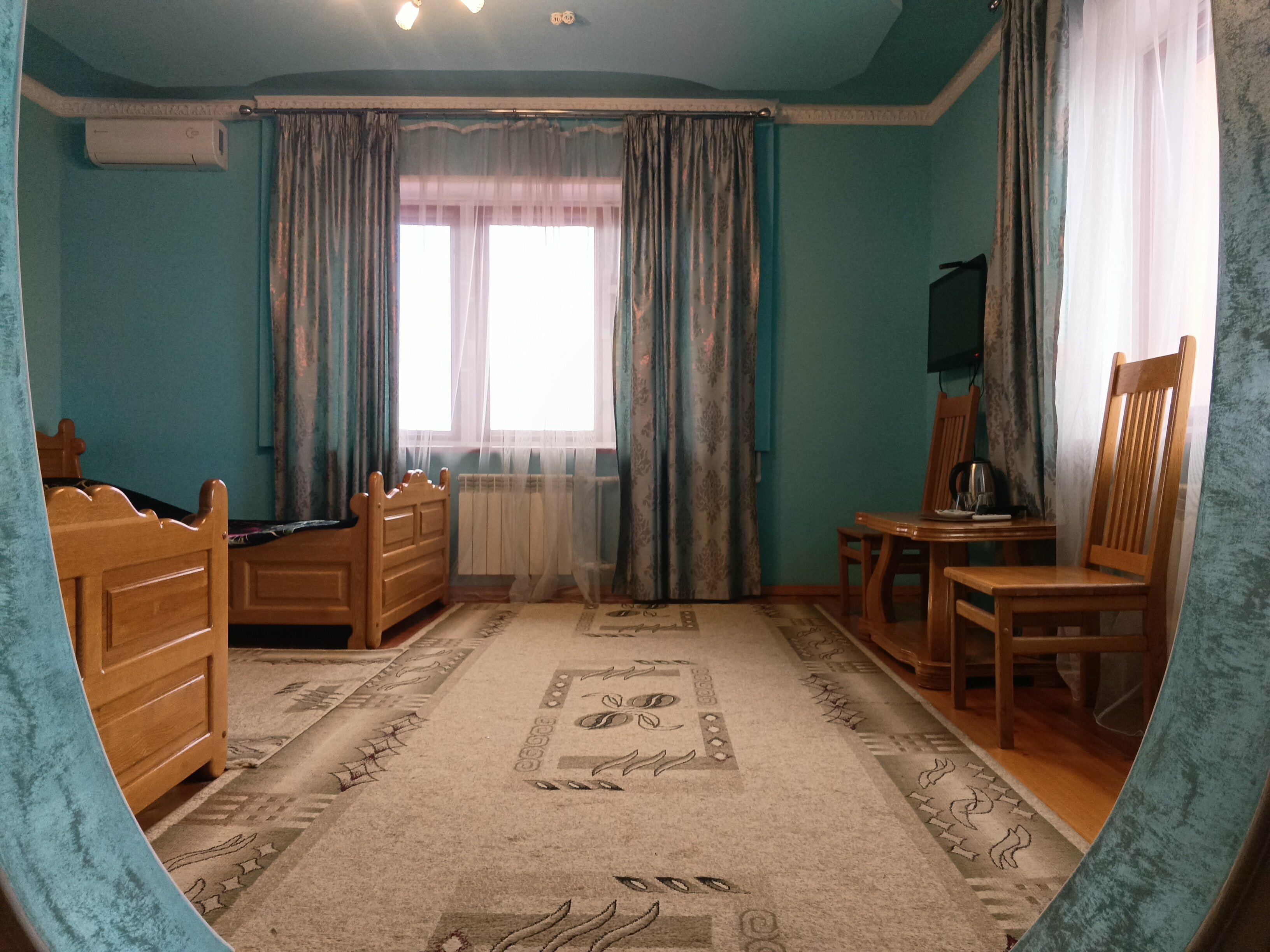 Просторный двухместный номер с 2 отдельными кроватями