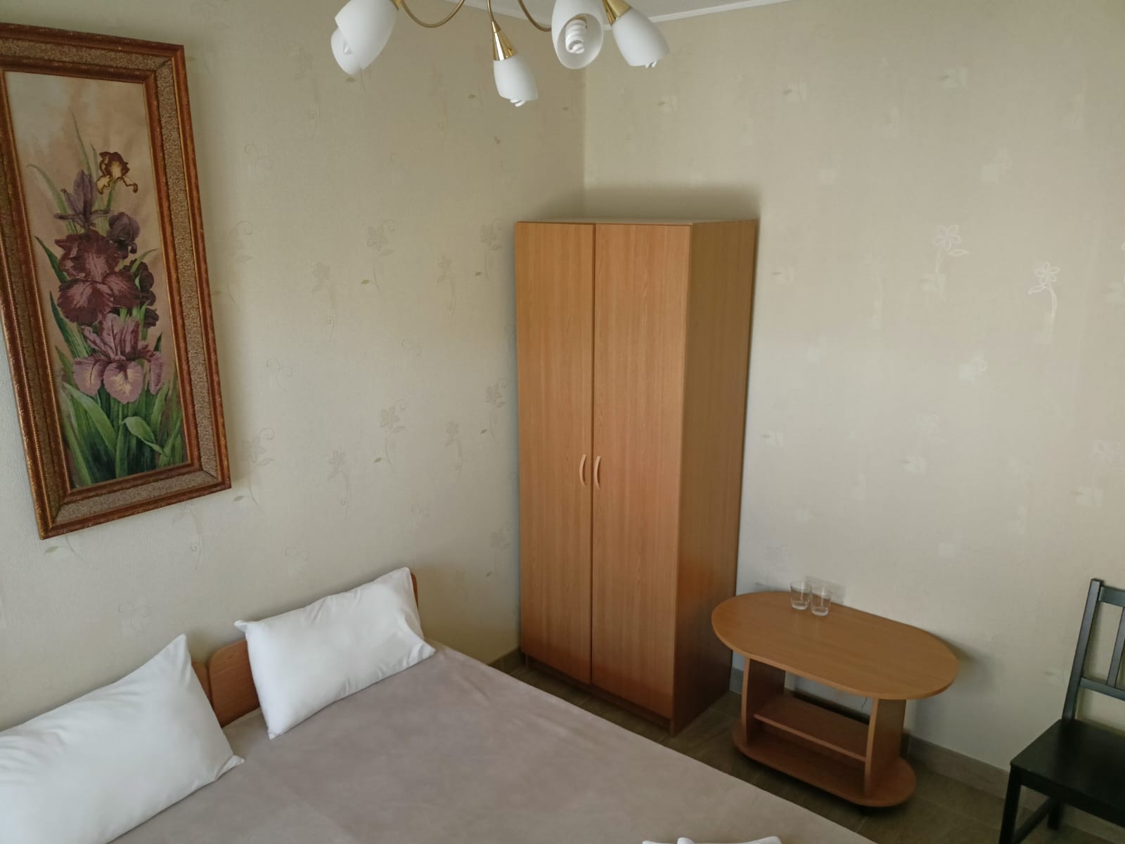 Двухместный номер с двуспальной кроватью и дополнительной кроватью