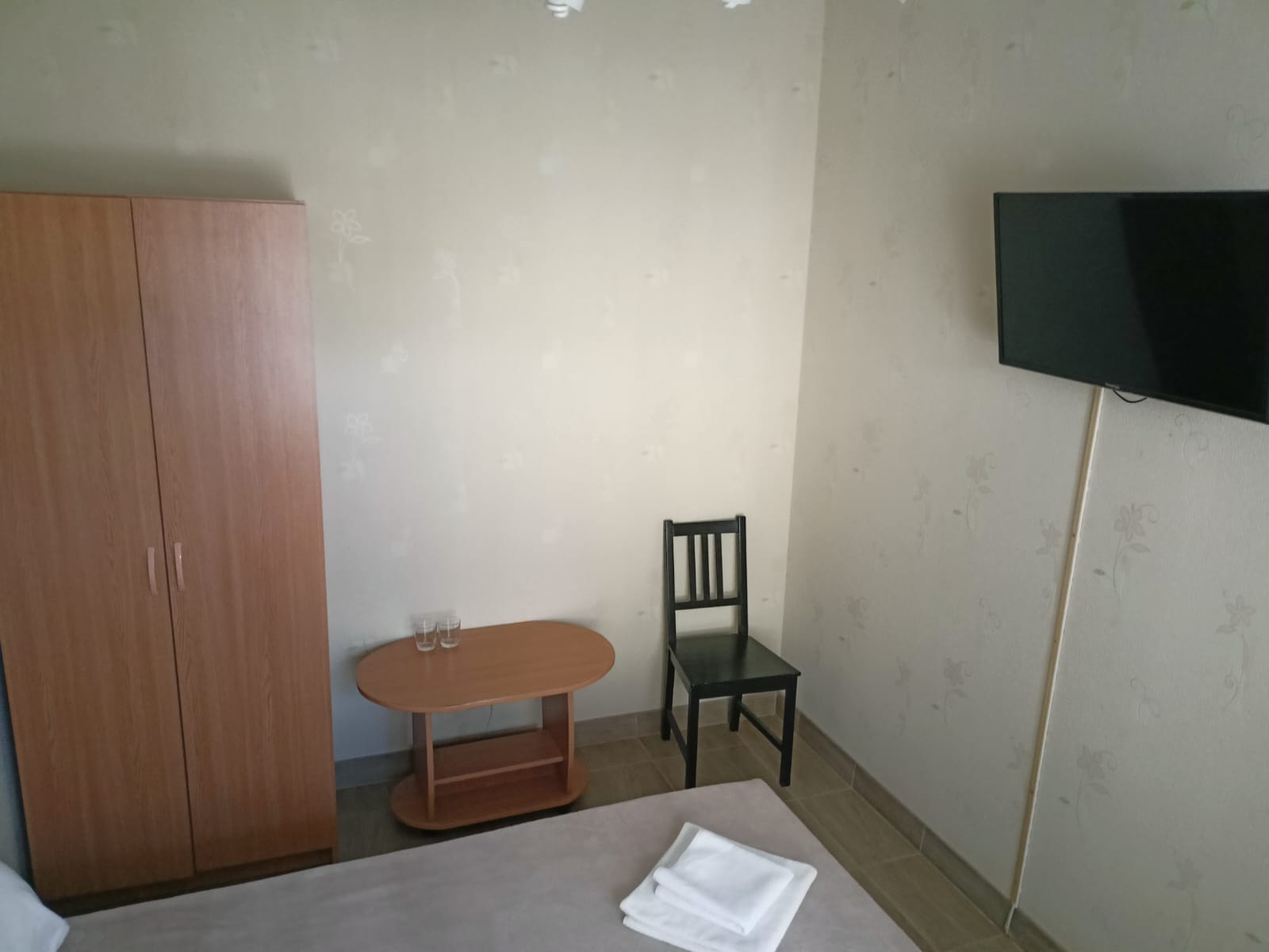 Двухместный номер с двуспальной кроватью и дополнительной кроватью