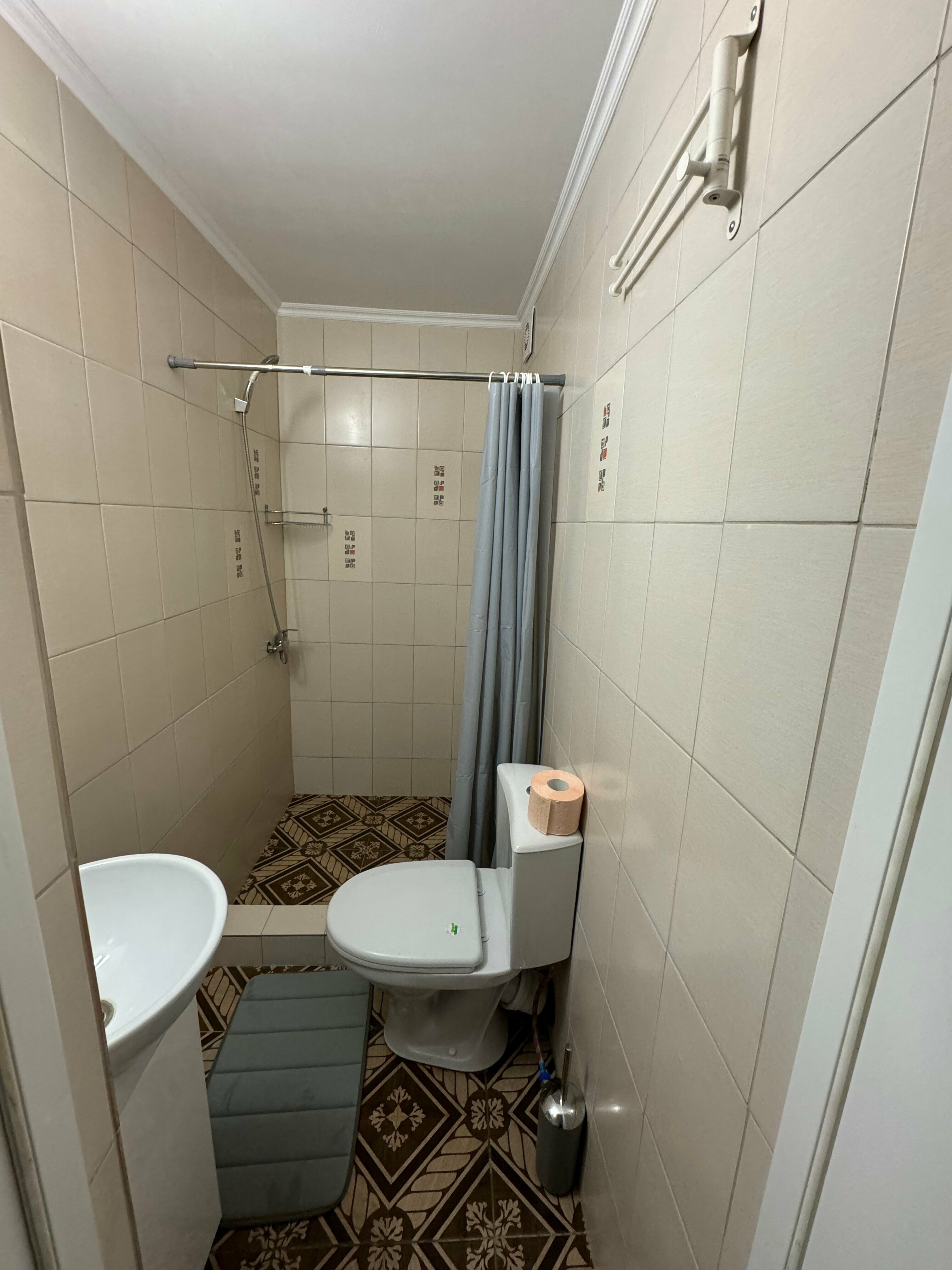 Улучшенный 3х местный номер с  удобствами .