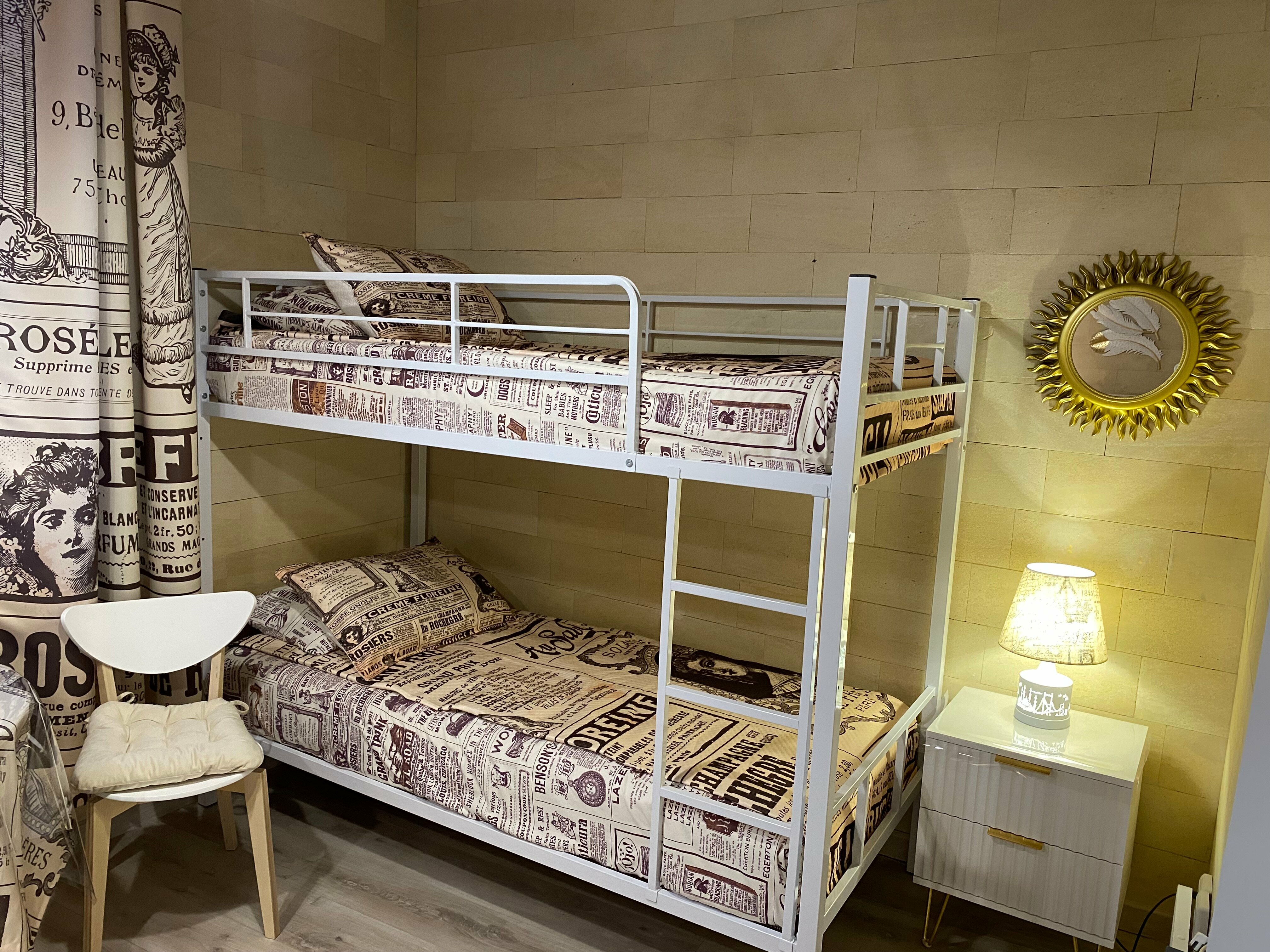 Двухместный номер с 2 отдельными кроватями и общей ванной комнатой