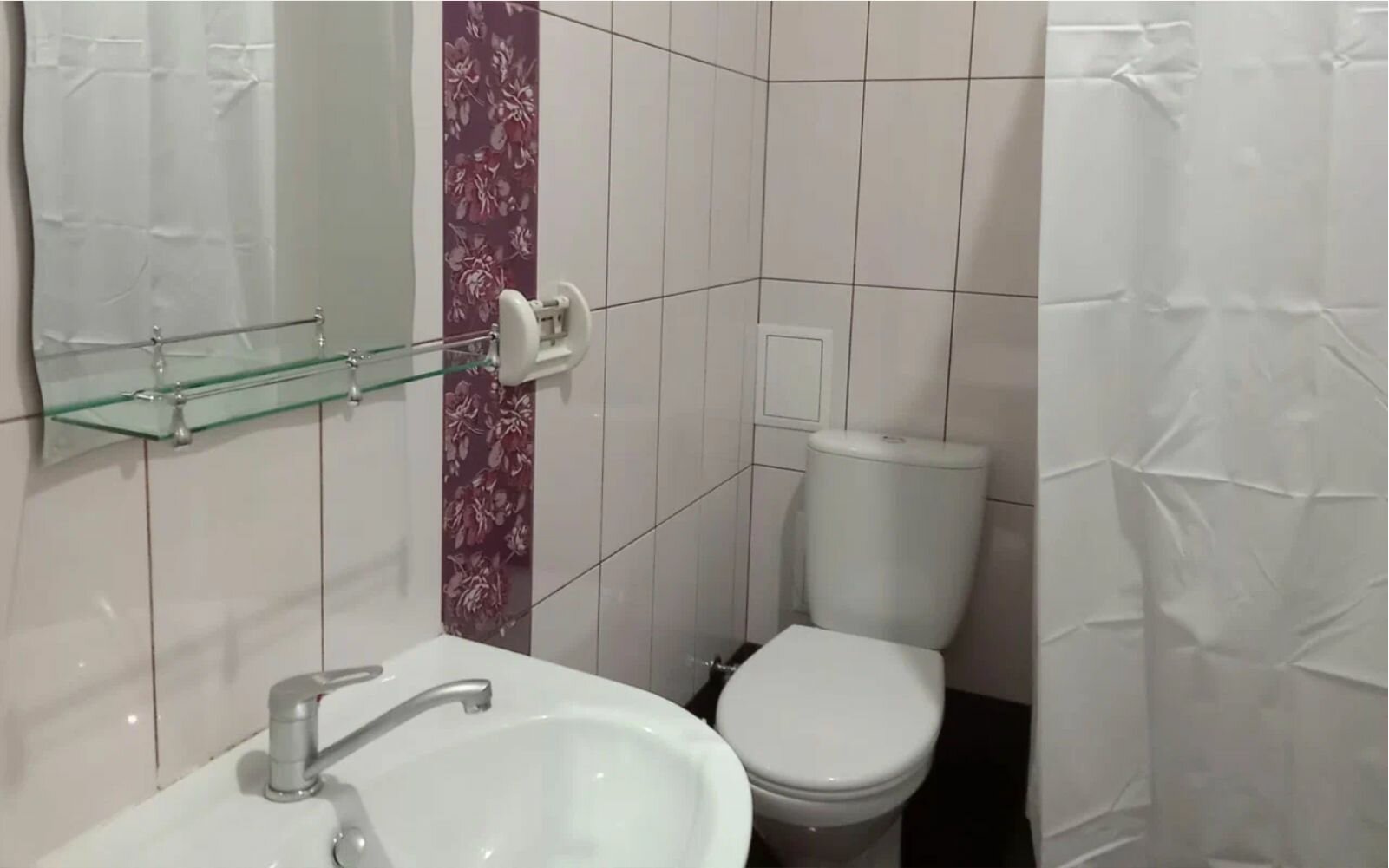 Трёхместный номер со всеми удобствами