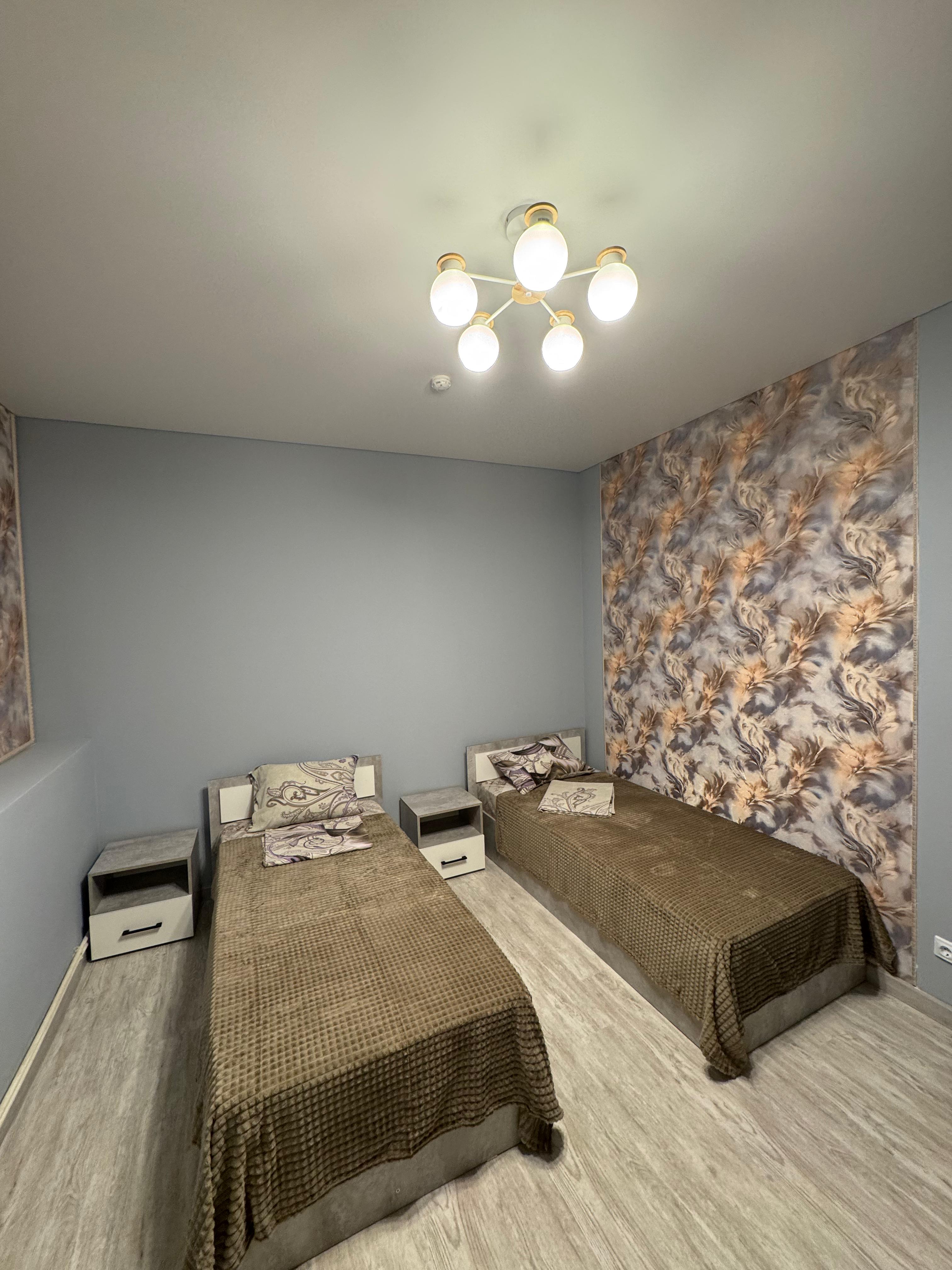 Стандартный номер с 2 односпальными кроватями и диваном