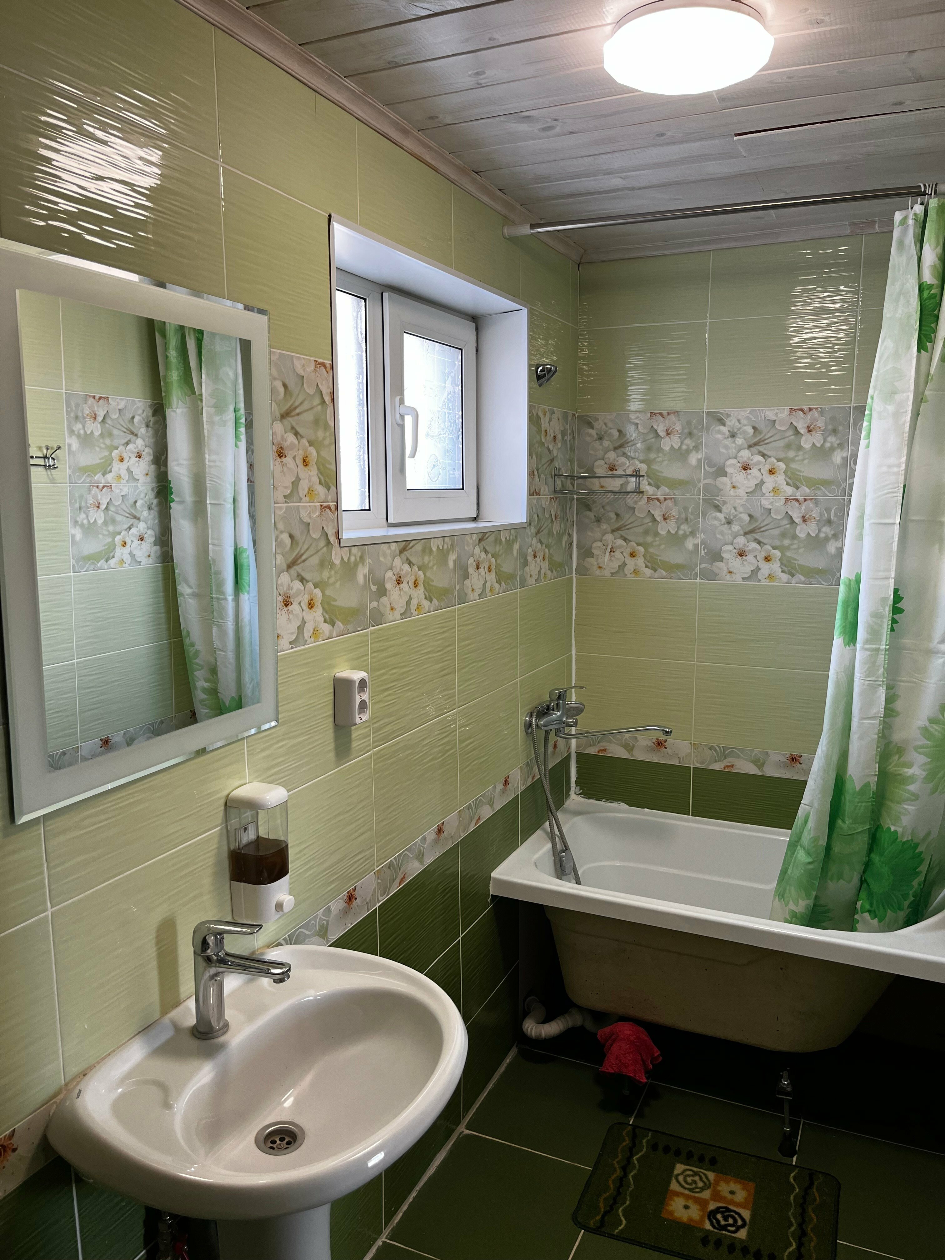 Трехместный номер «Комфорт» с душем