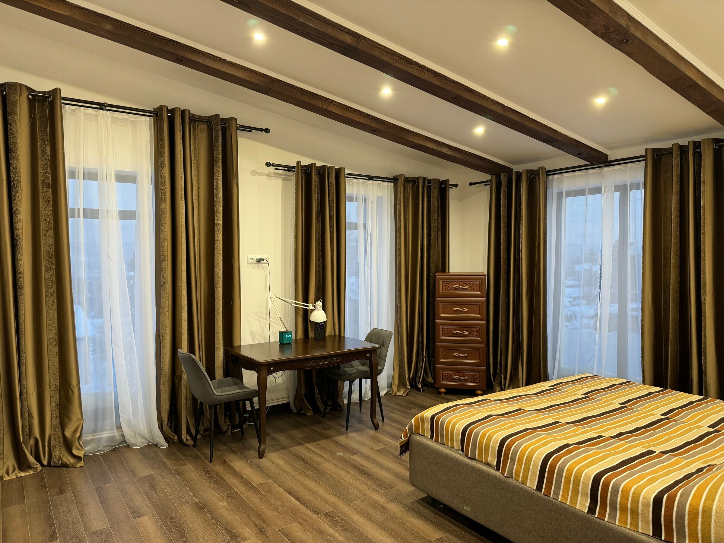 Улучшенный номер с кроватью размера «king-size»