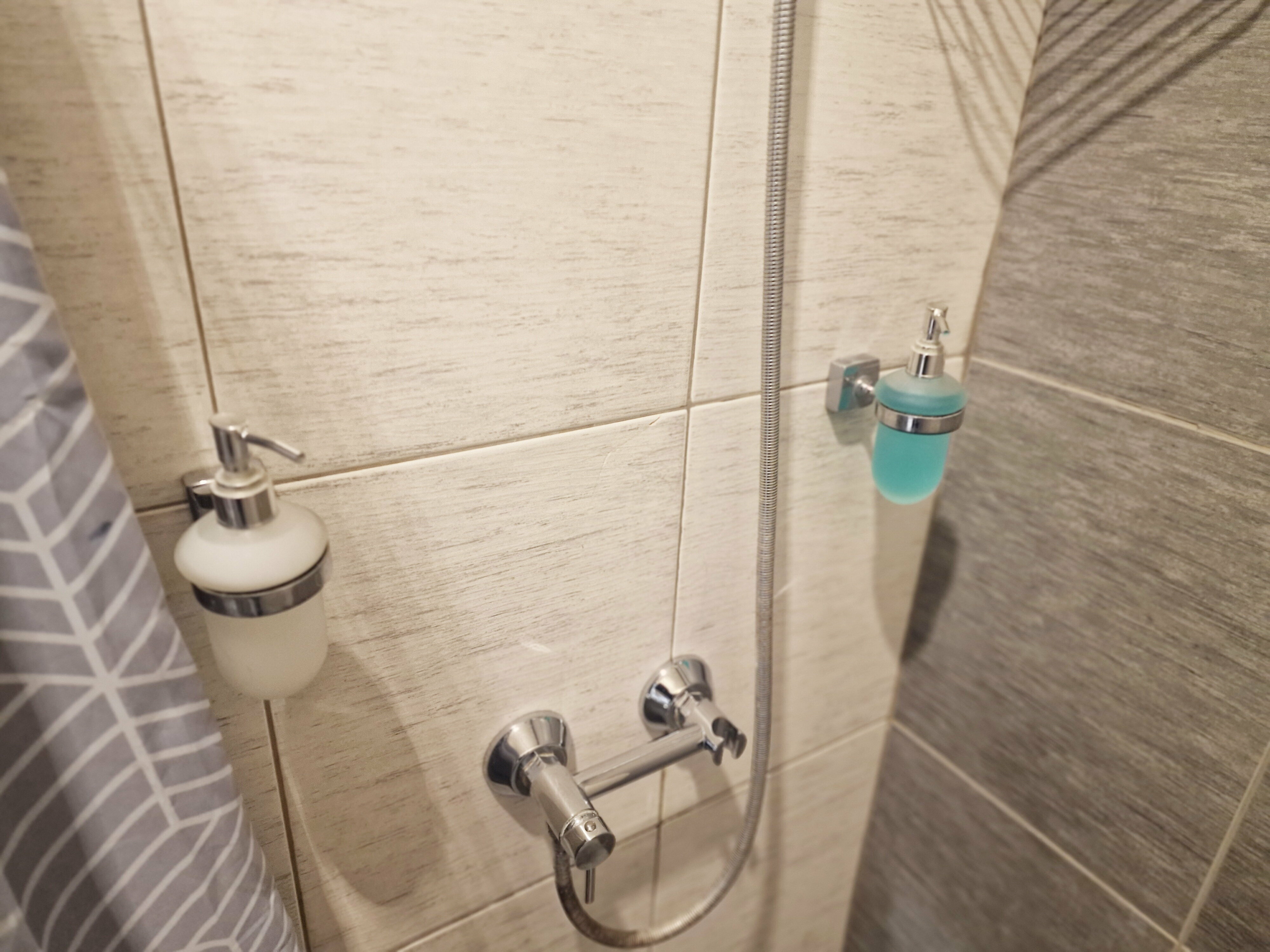 Трехместный номер с собственной ванной комнатой