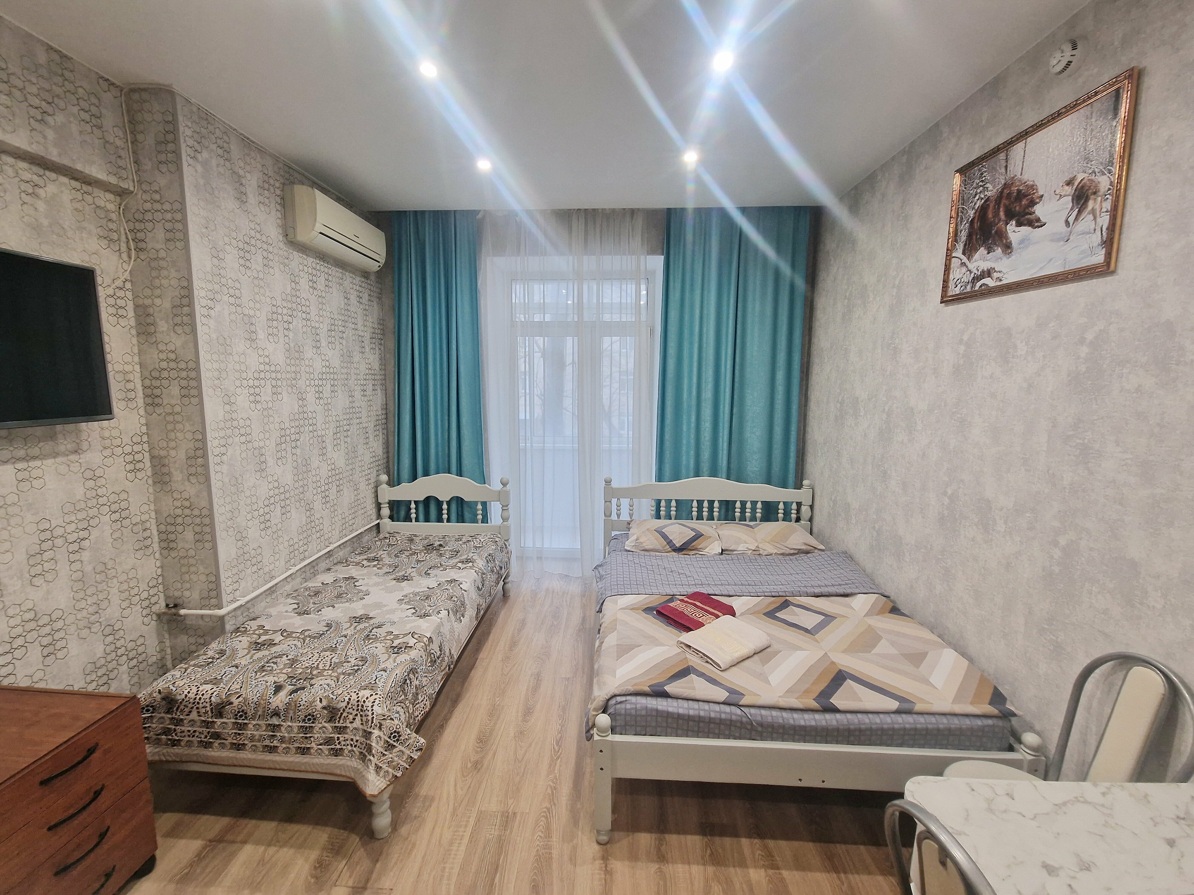 Трехместный номер с собственной ванной комнатой