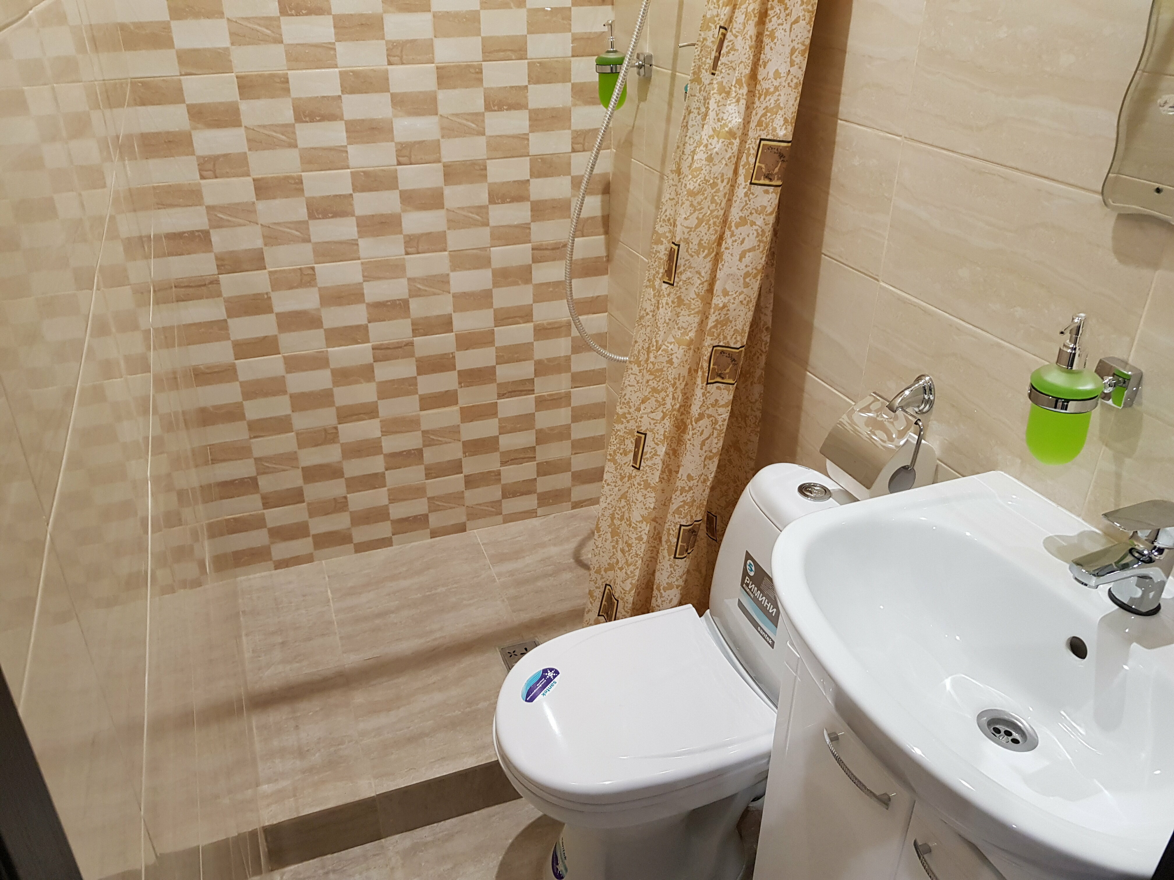 Четырехместный номер с ванной комнатой