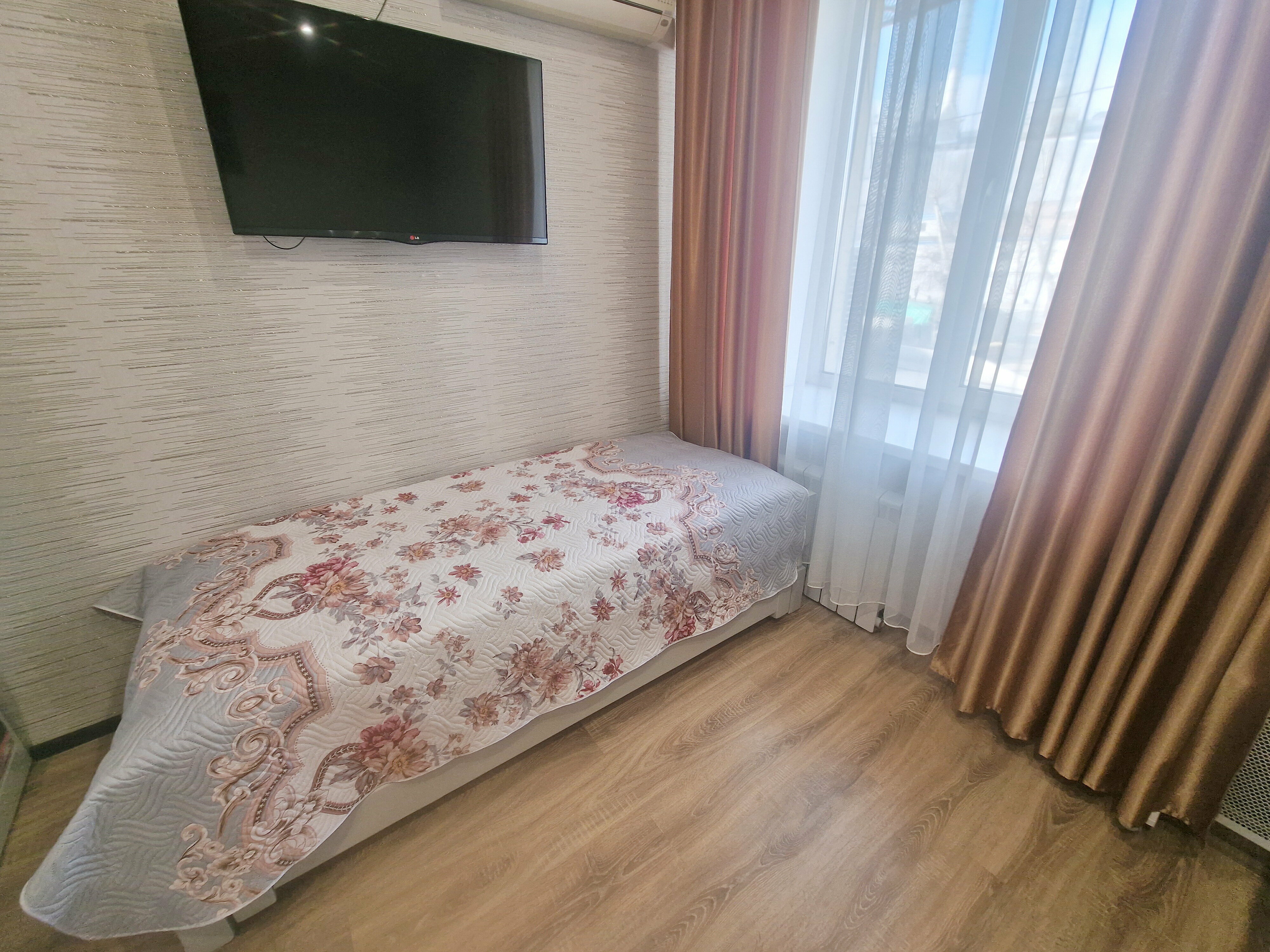 Четырехместный номер с ванной комнатой