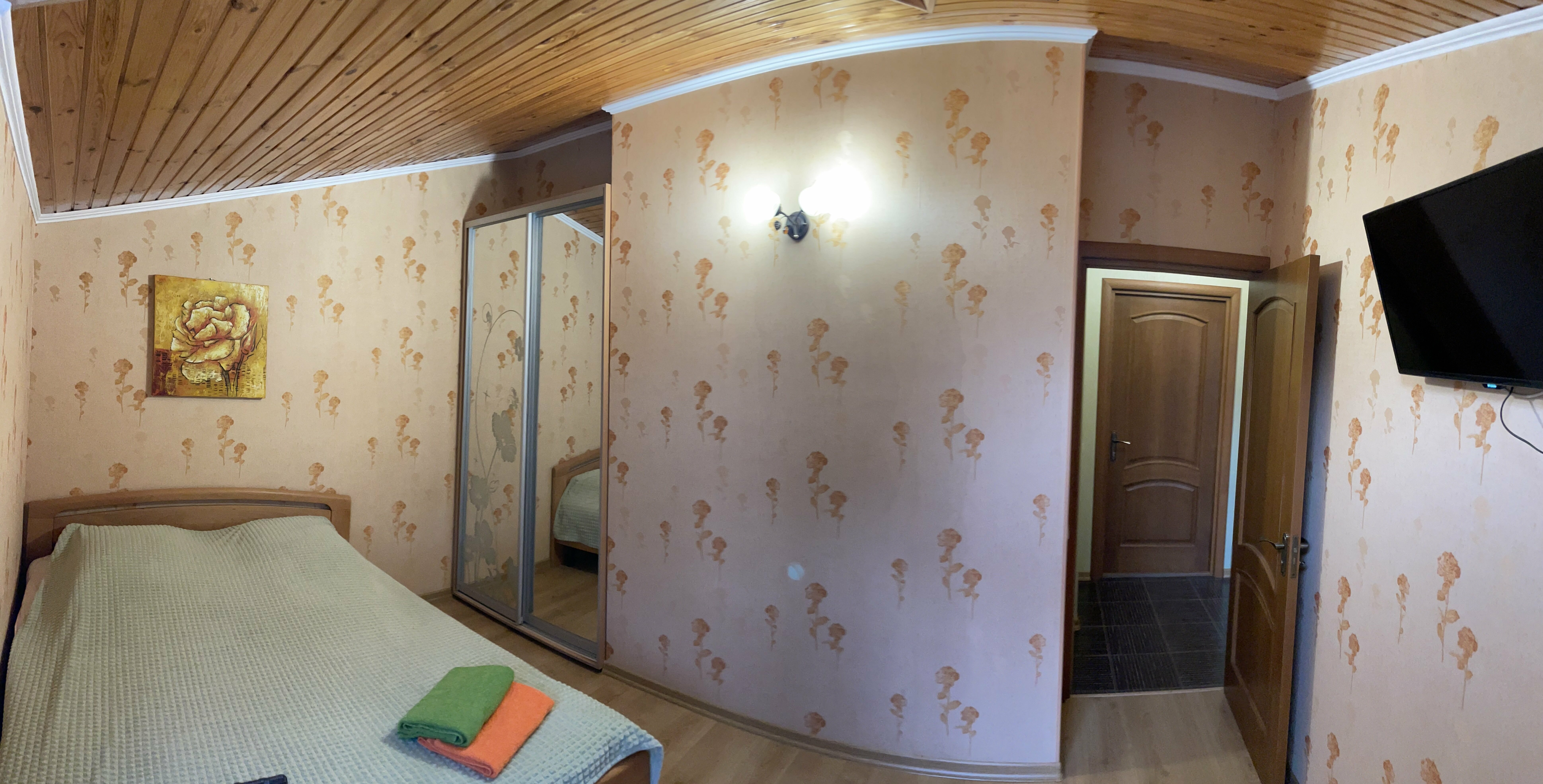 Четырехместный номер с ванной комнатой