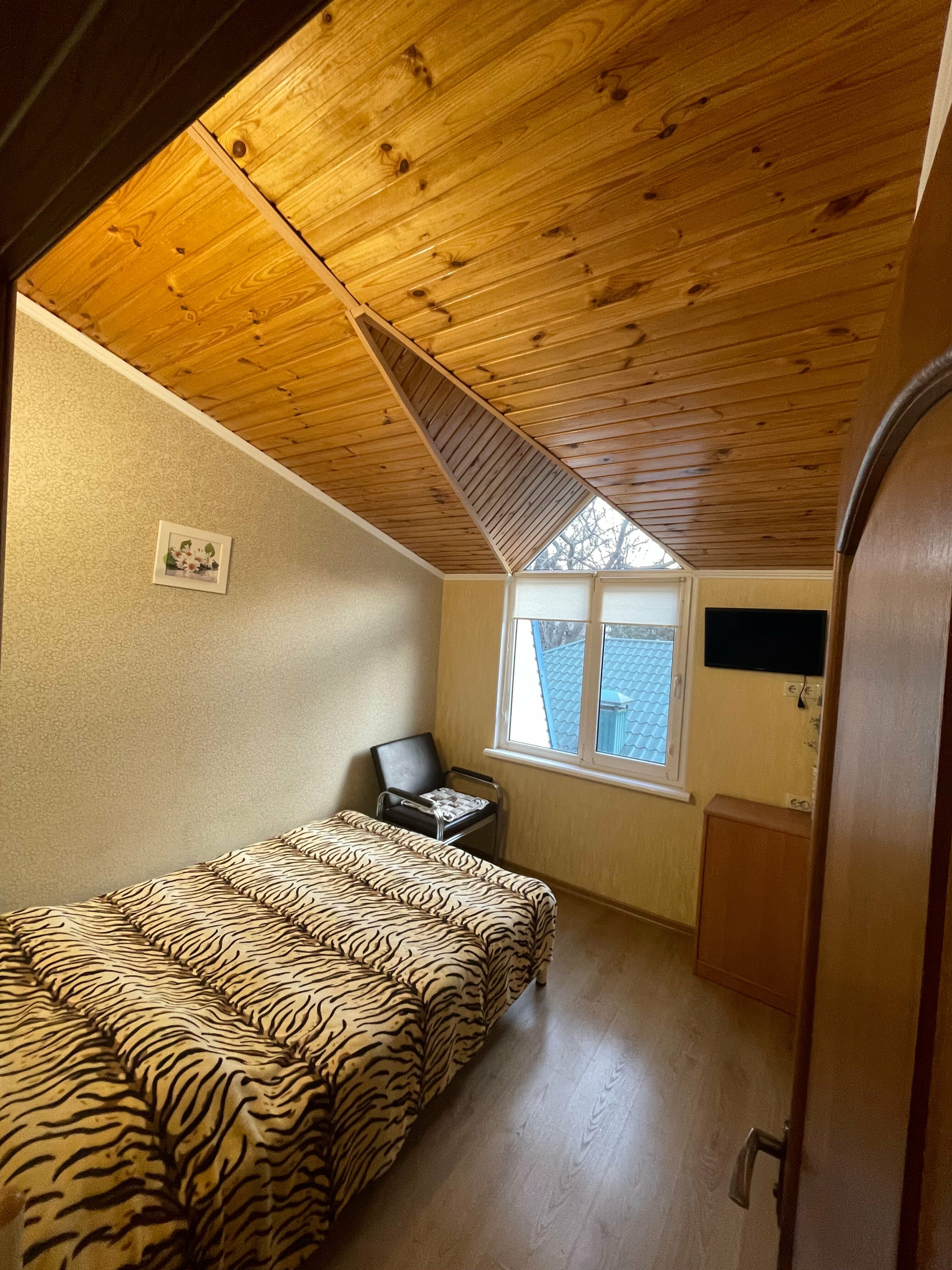 Четырехместный номер с ванной комнатой