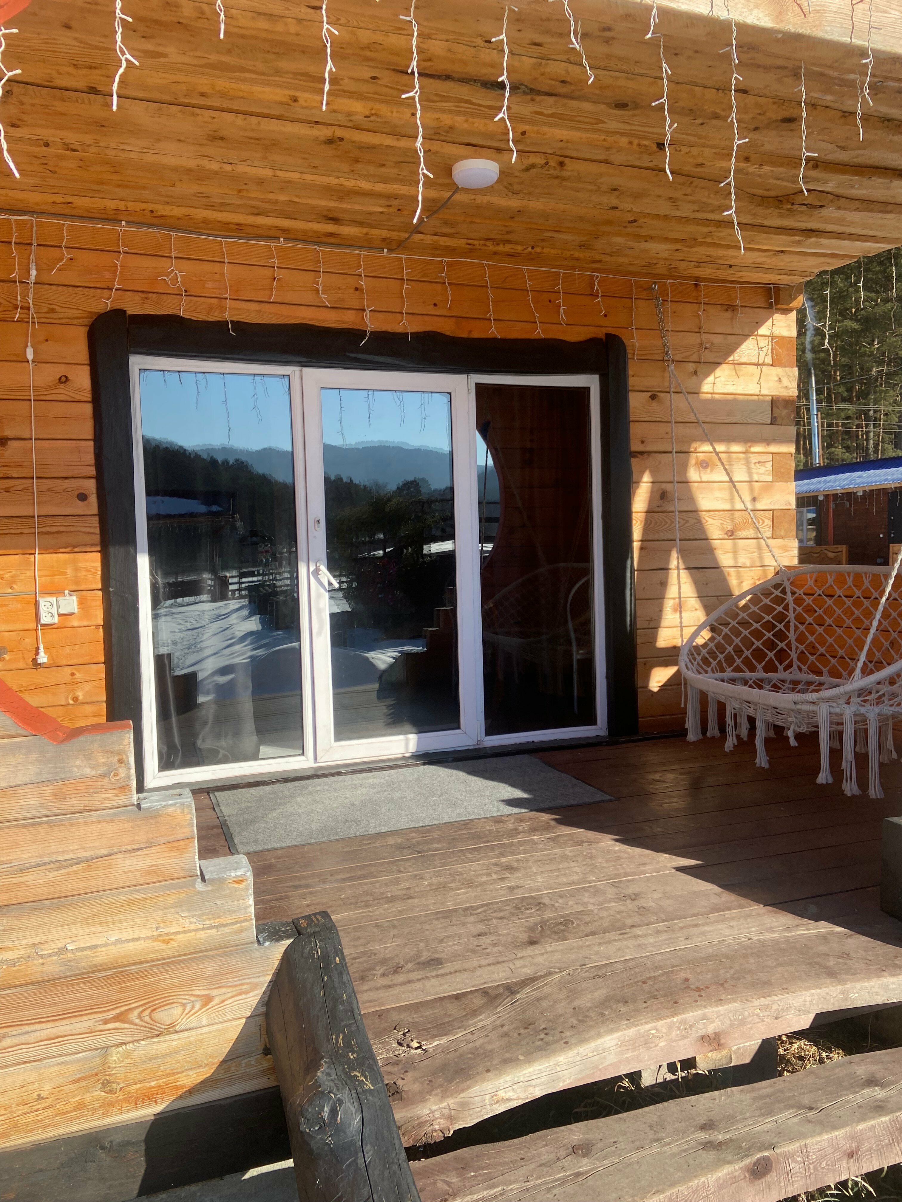 Семейный номер с видом на горы