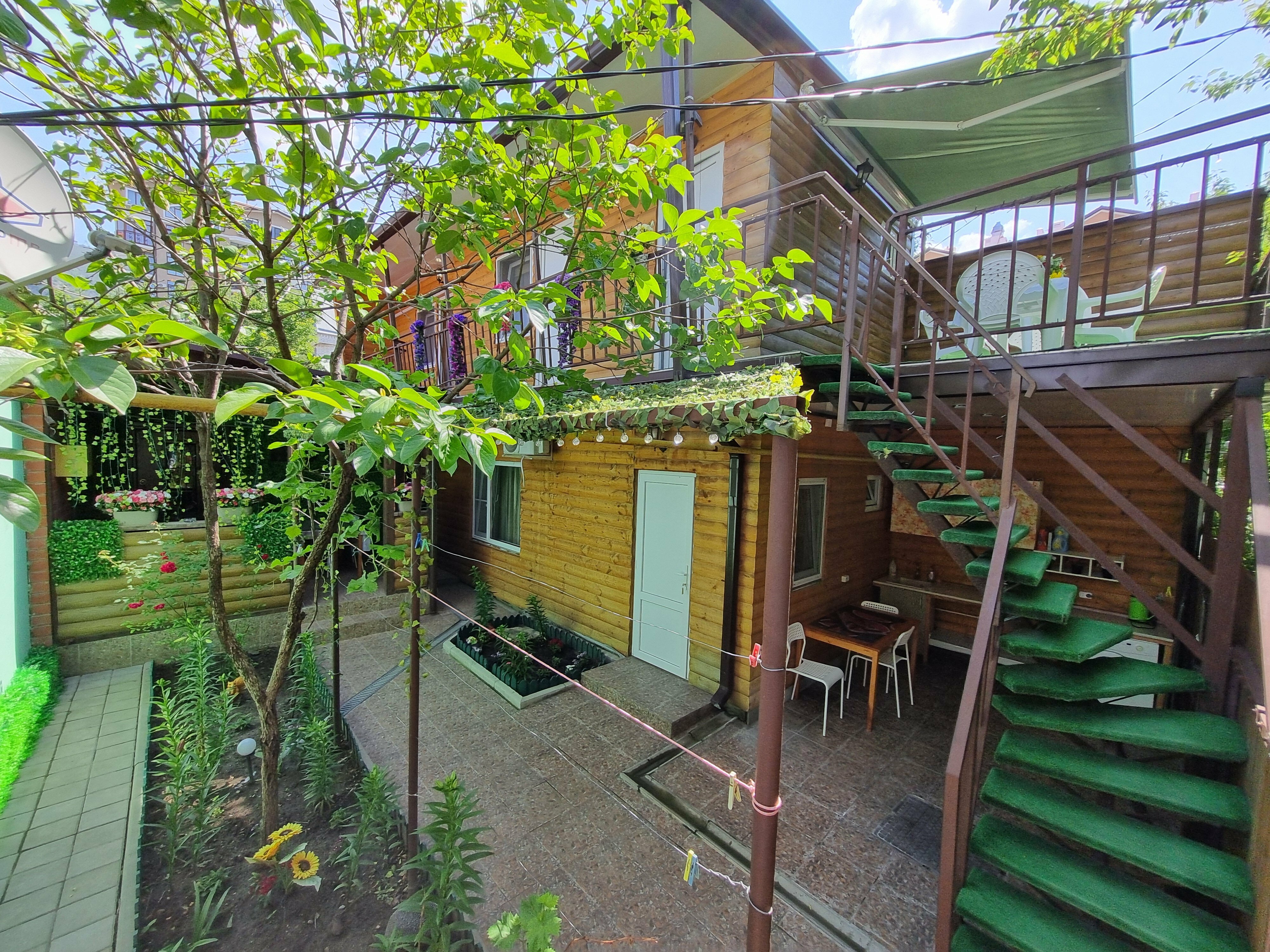 Четырехместный номер с балконом