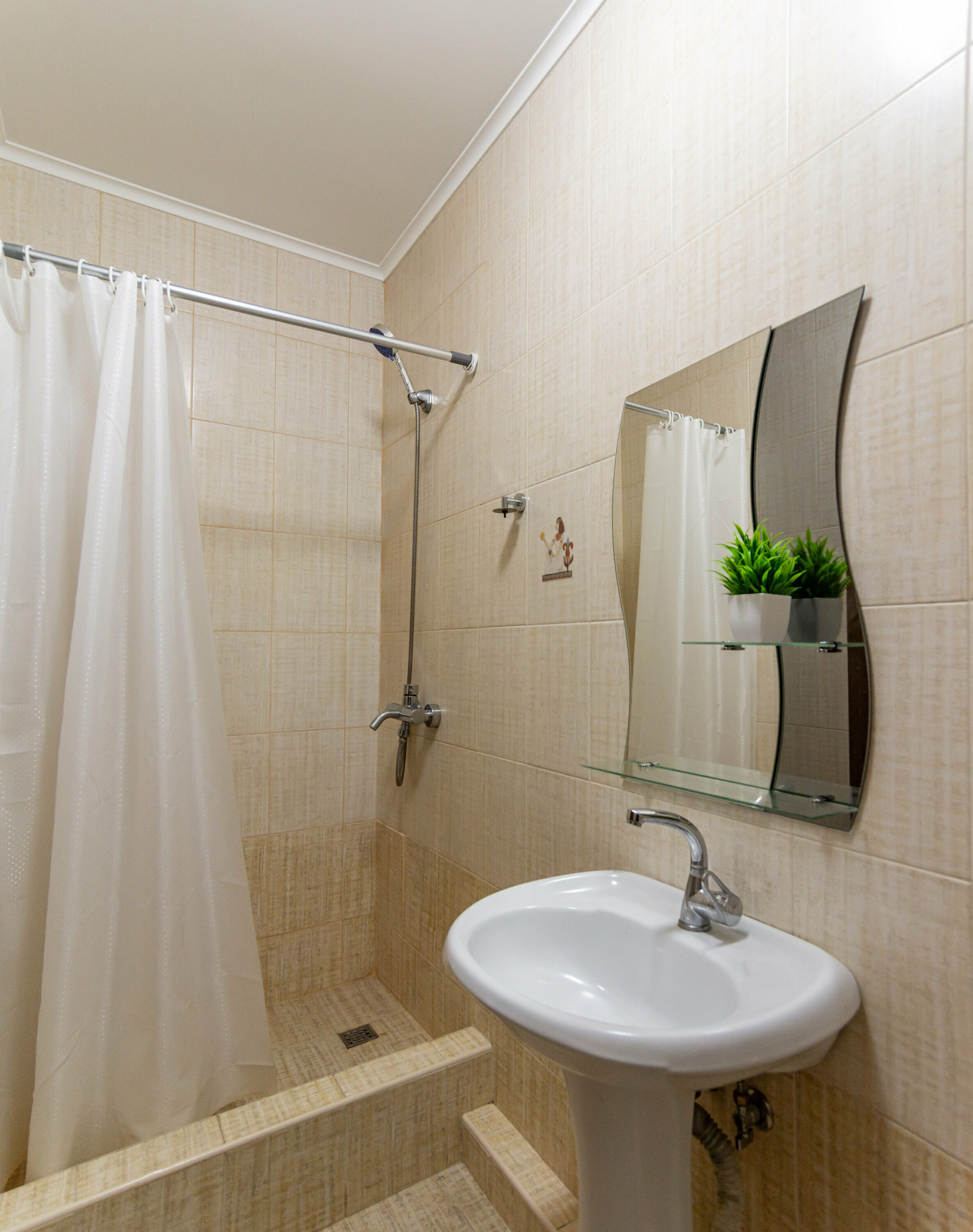 3хместный люкс с собственной кухней и видом на горы.