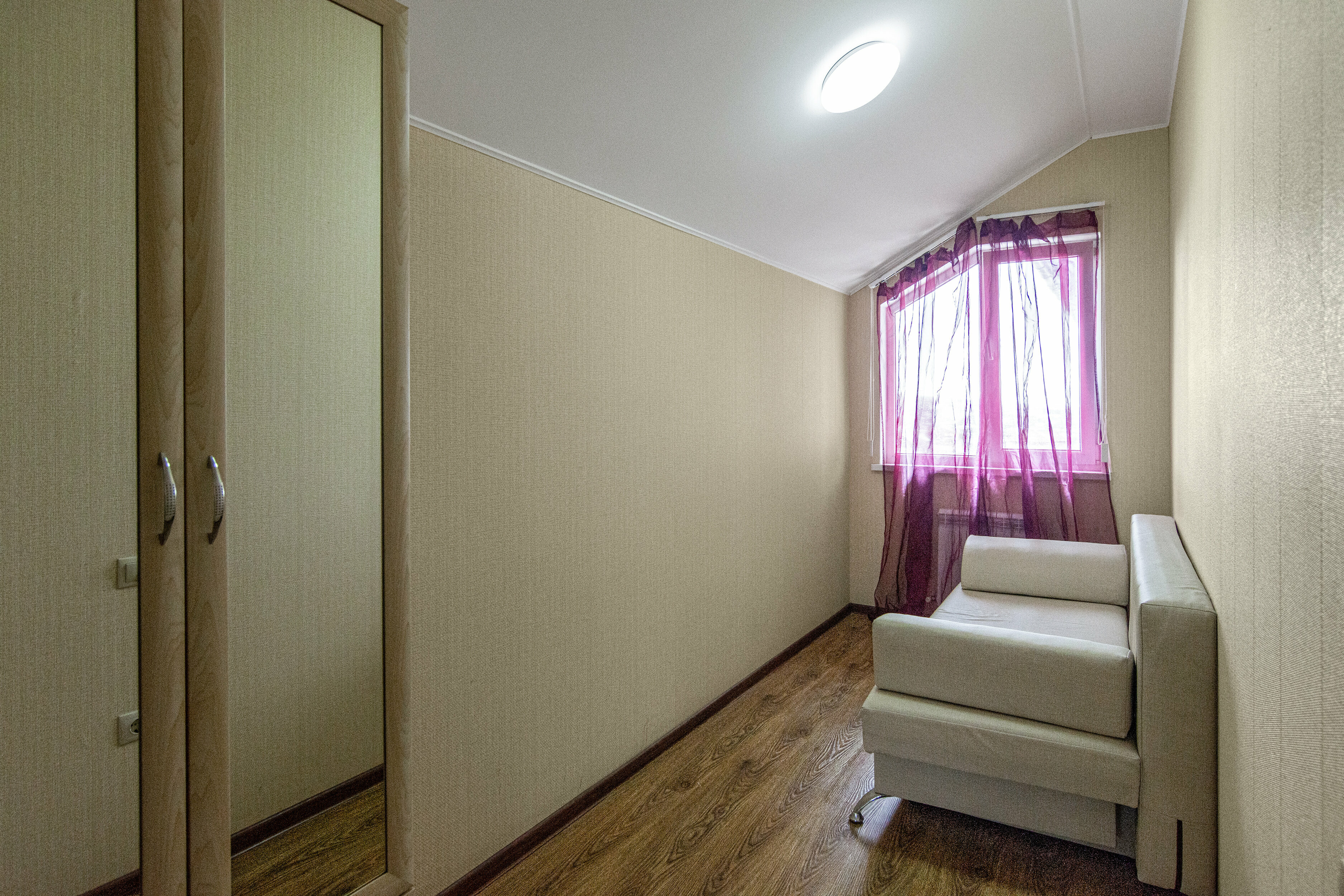 2хкомнатный 8миместный стандарт с ванной и видом на море. бассейн и горы