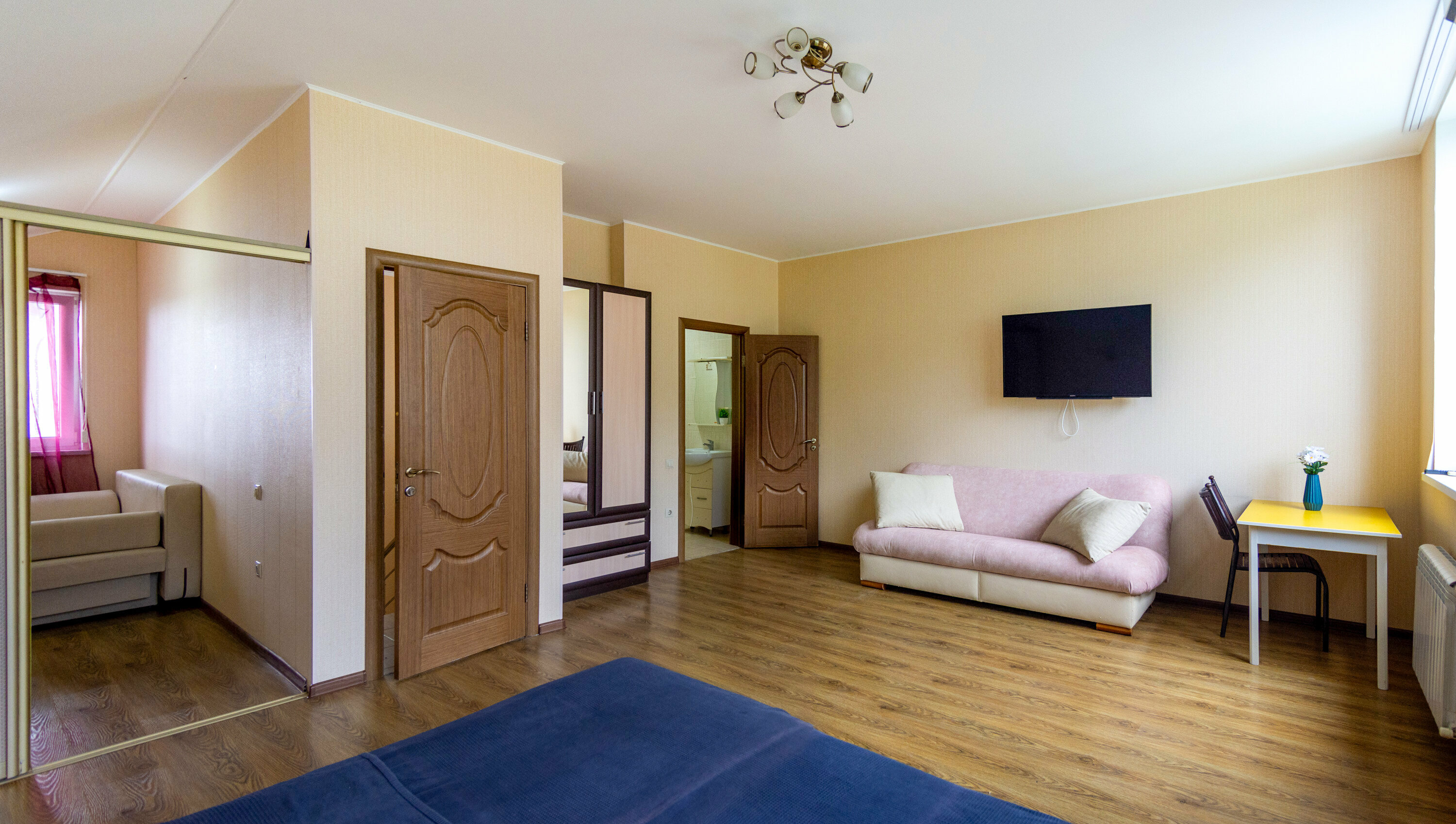 2хкомнатный 8миместный стандарт с ванной и видом на море. бассейн и горы