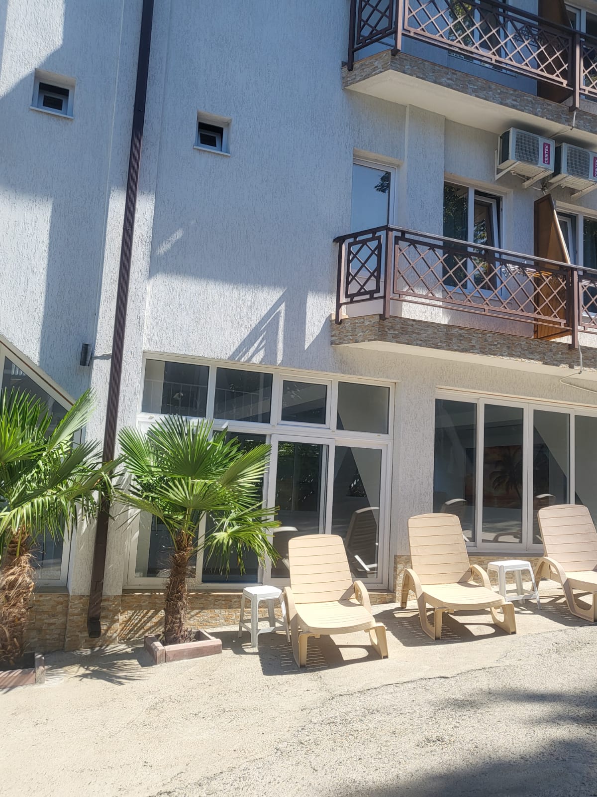 Трехместный номер с балконом