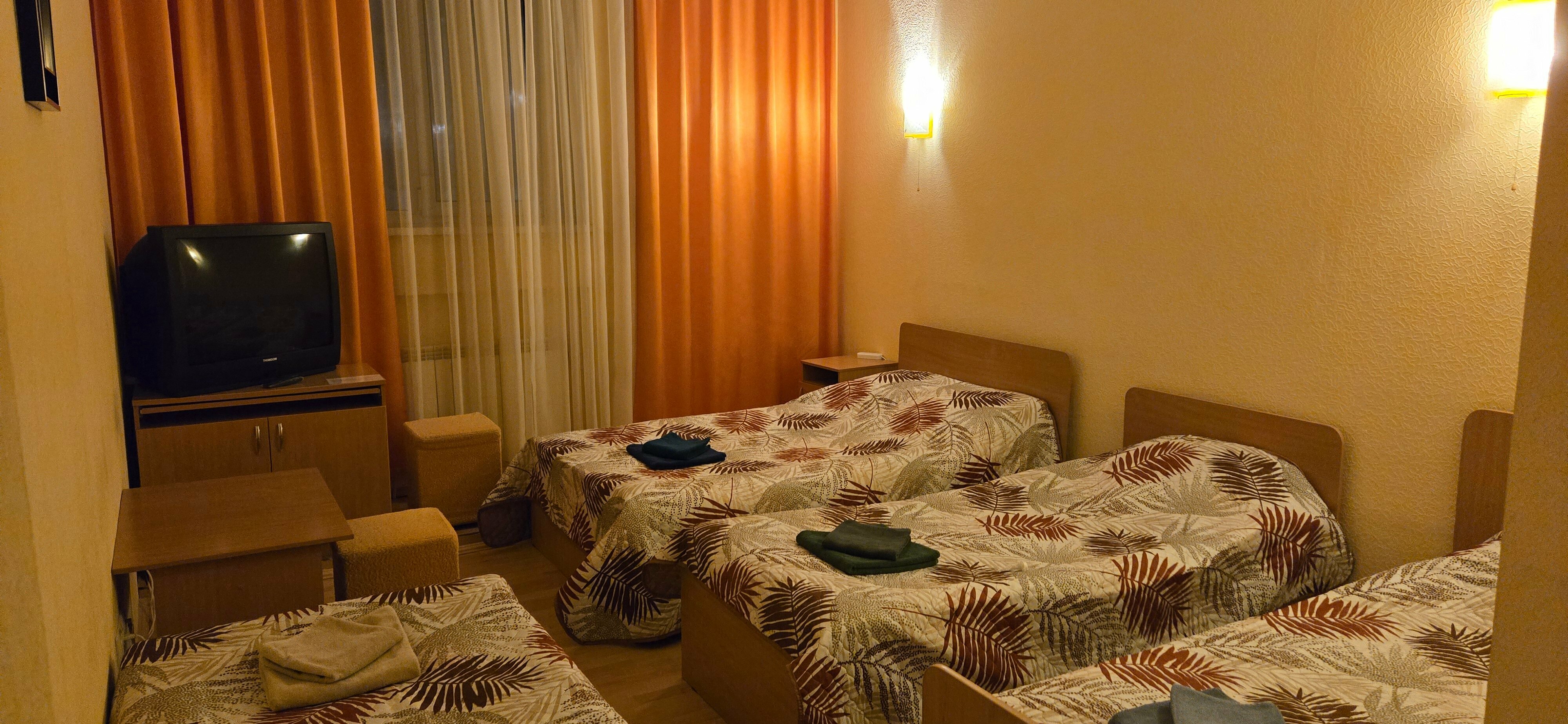 Четырехместный номер с душем