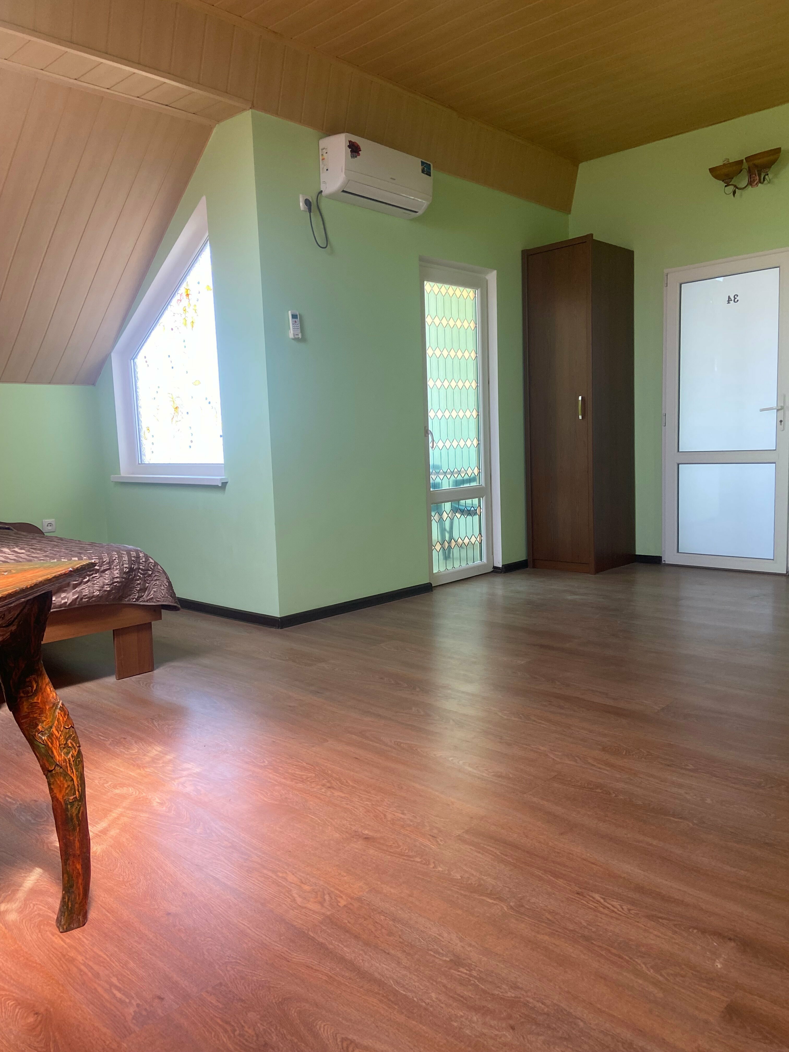 Четырехместный номер с балконом