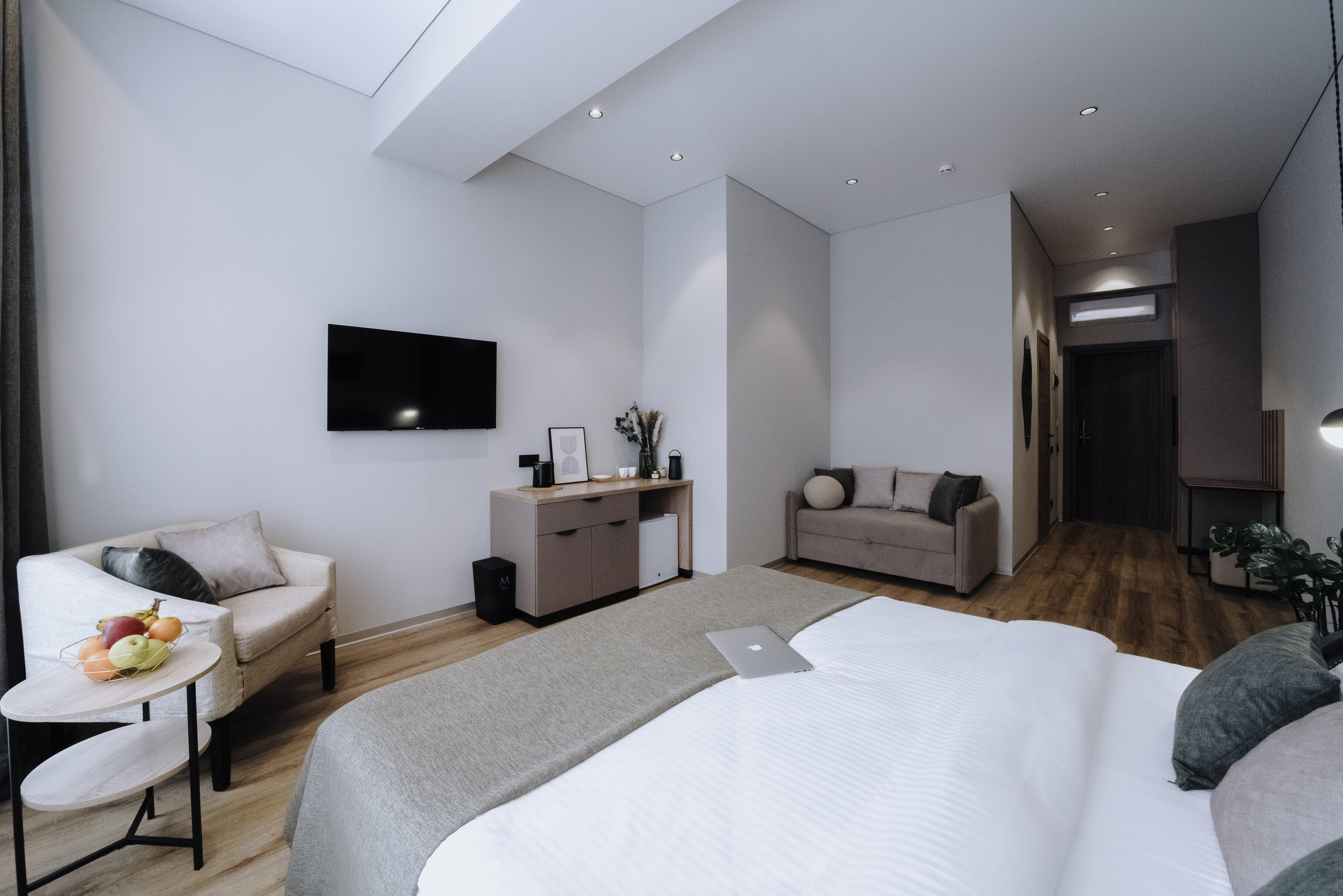 Трехместный номер с диваном