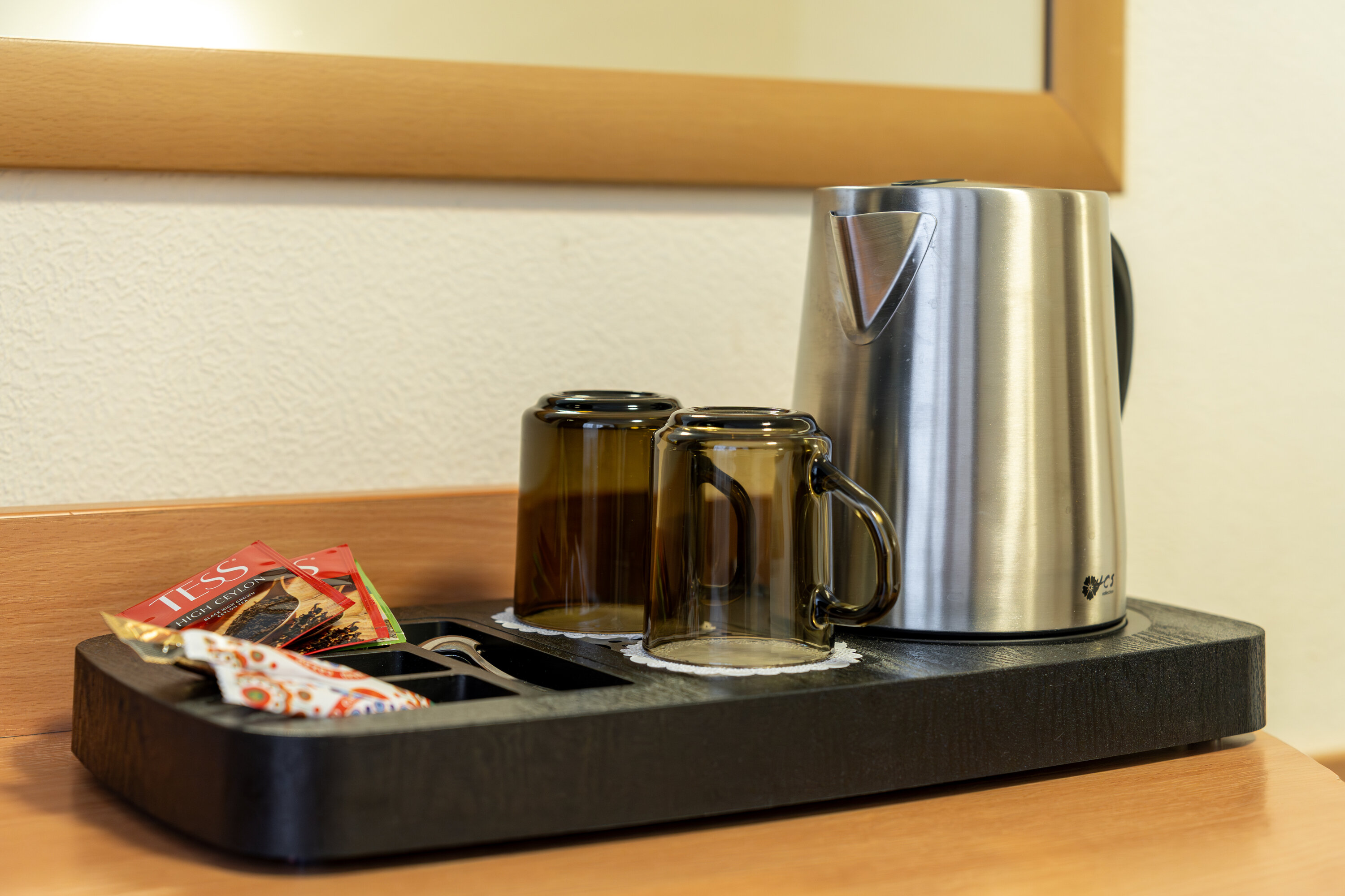 Стандартный двухместный номер с 2 отдельными кроватями и общей ванной комнатой