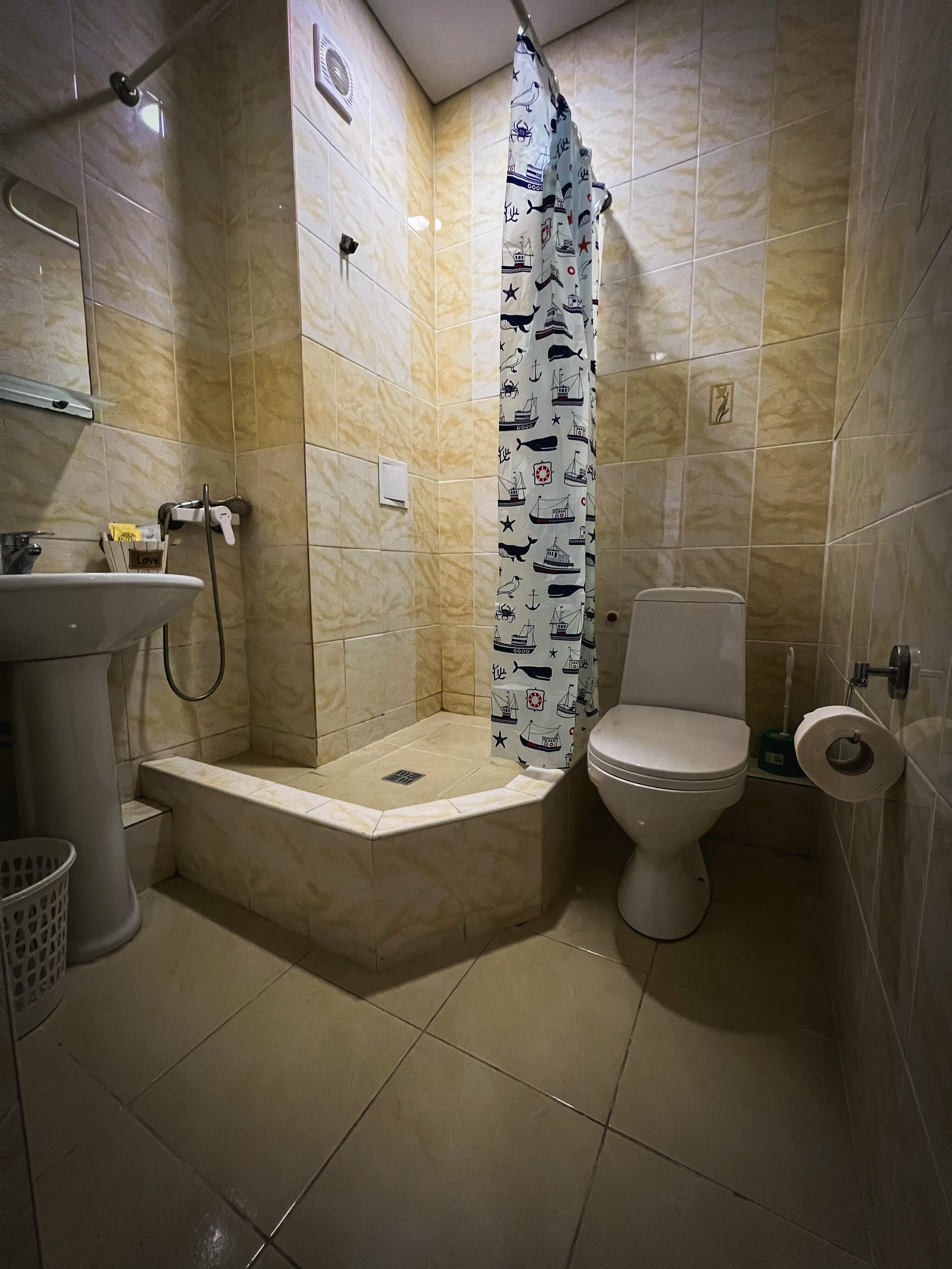 Cемейный номер с собственной ванной комнатой