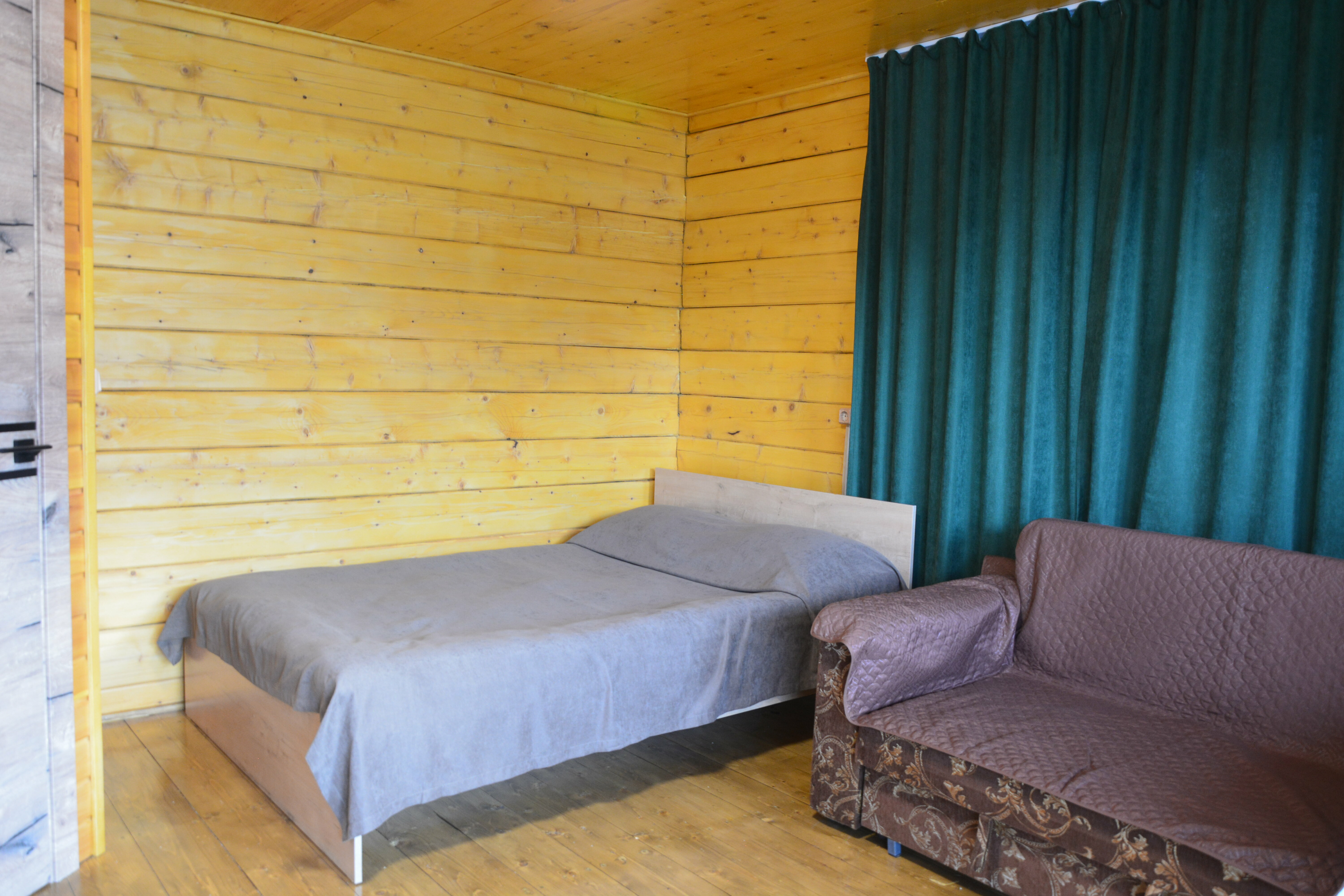 Сосна. Четырехместный благоустроенный номер