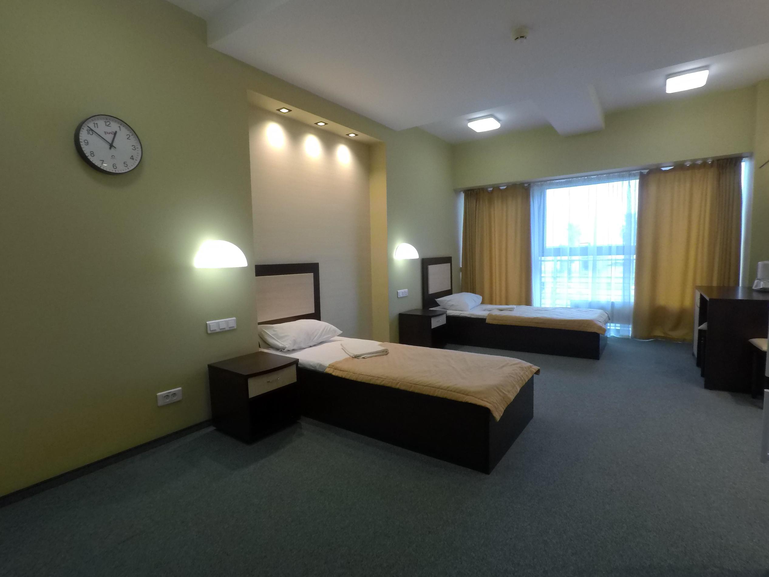 Трехместный с 3 односпальными кроватями