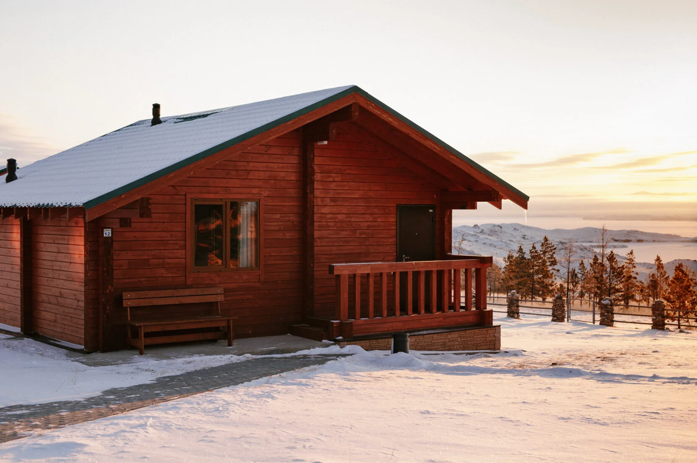 Трехместный коттедж с 2 кроватями (двухспальная и односпальная кровать)