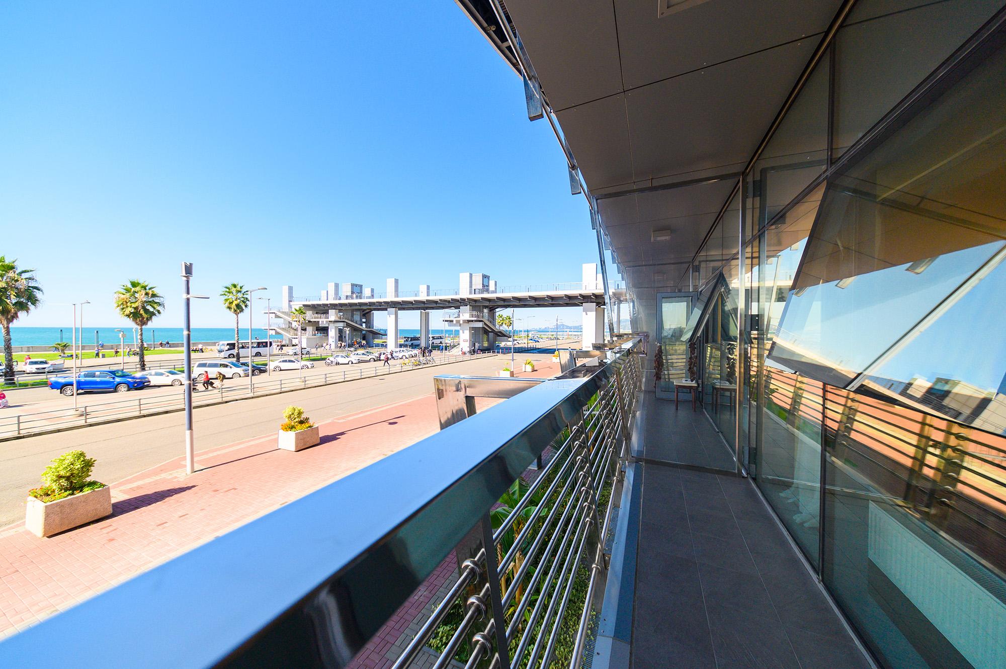 Трехместный с 1 двуспальной кроватью и 1 односпальной