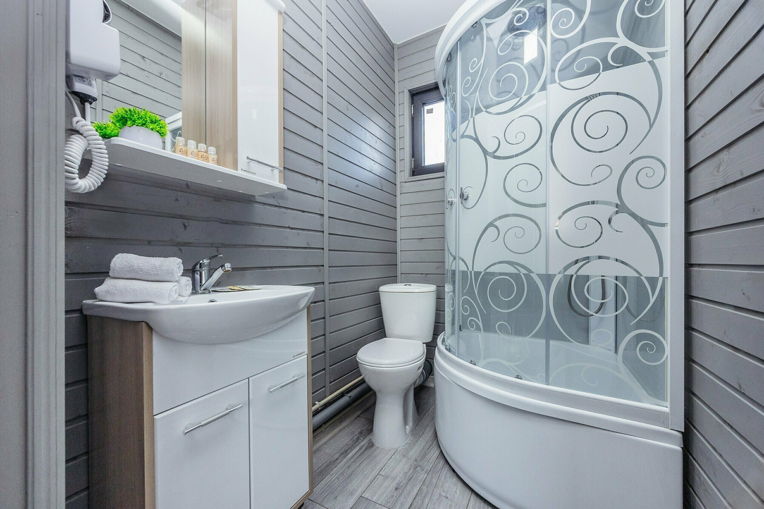 Двухкомнатный домик в гостевом комплексе "БроНау Семейный"