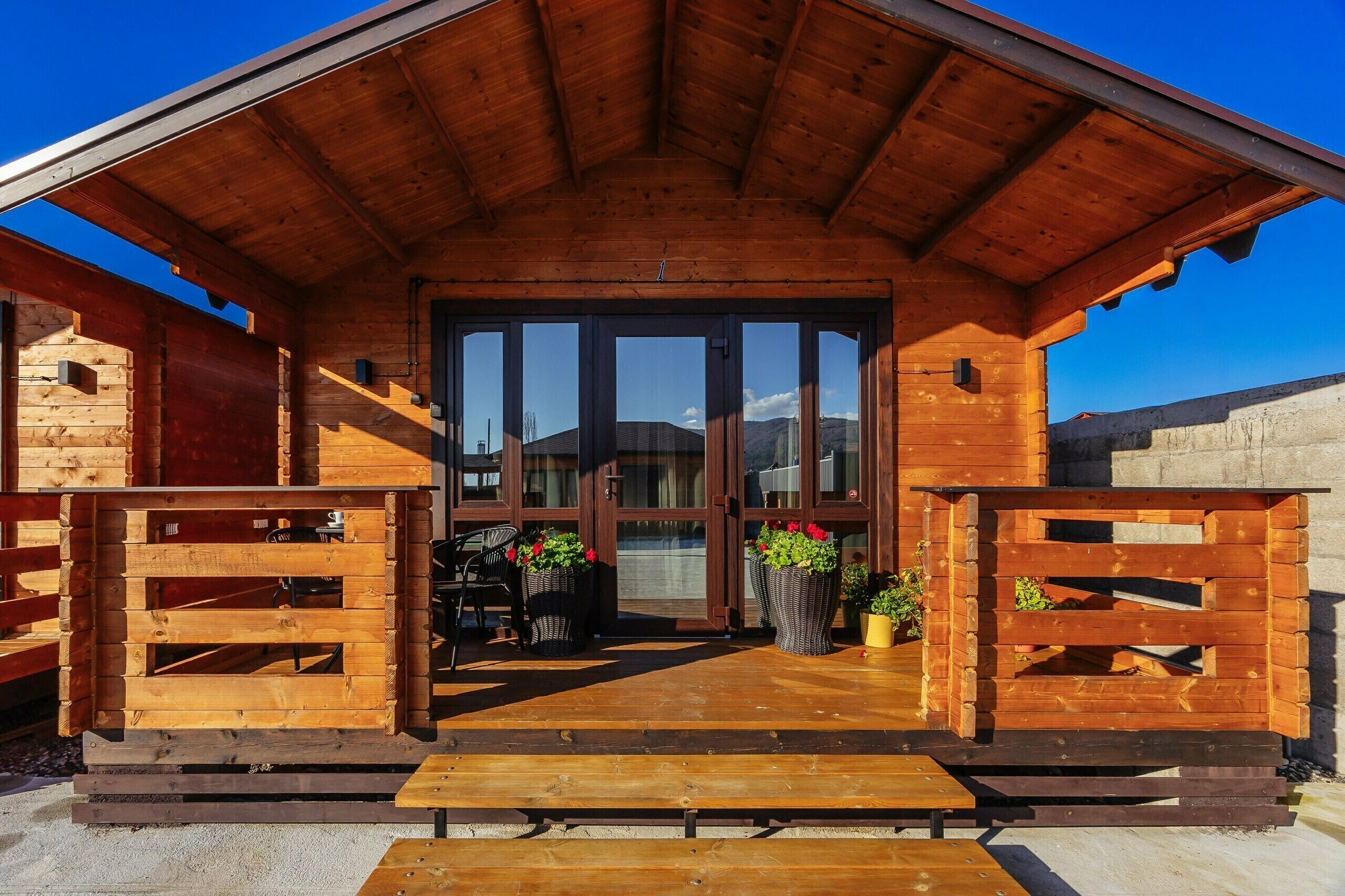 Трехместный домик БроНау Amra house 