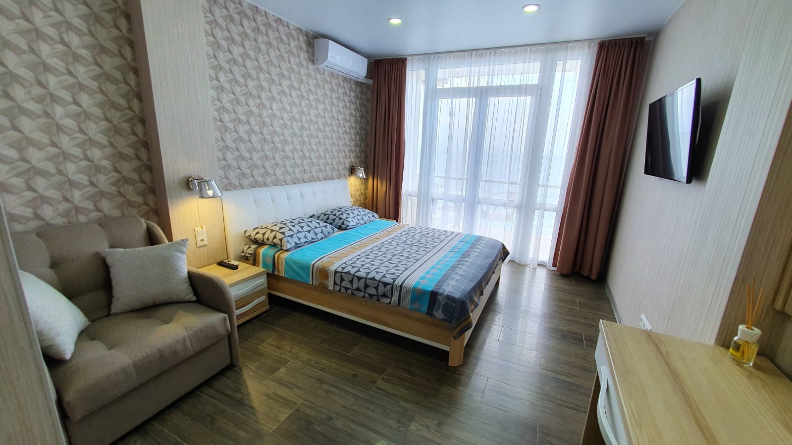 Трехместный номер с видом на море