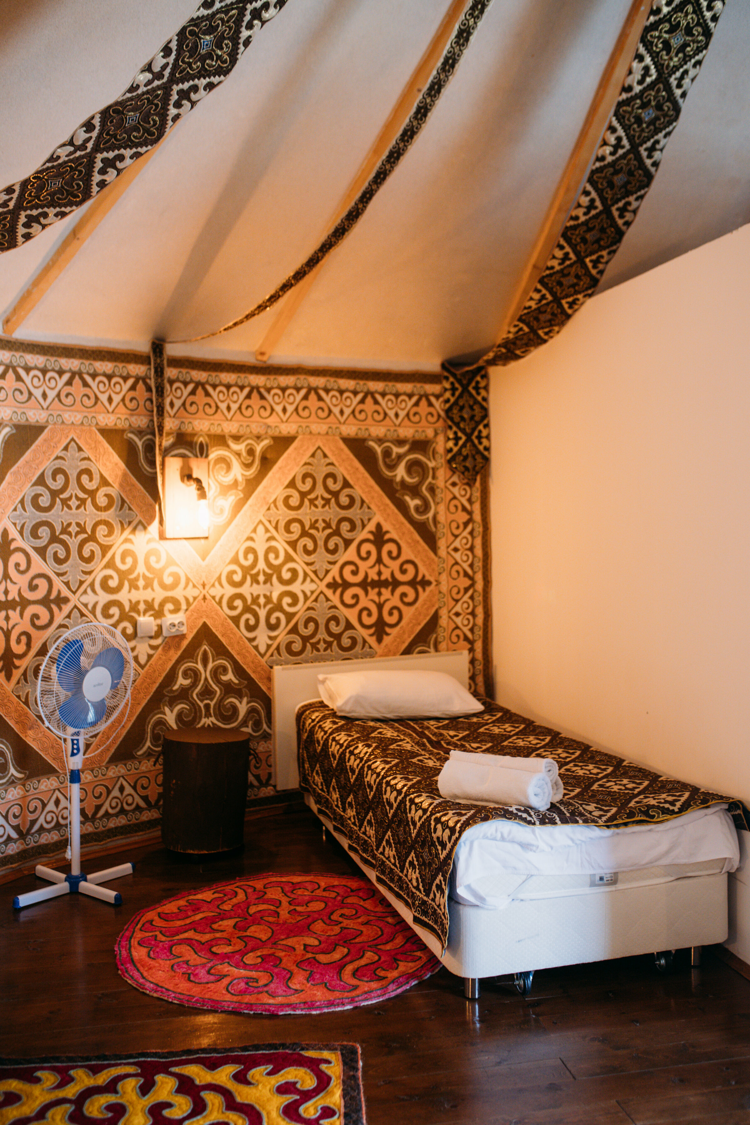 уютная современная  юрта со всеми удобствами