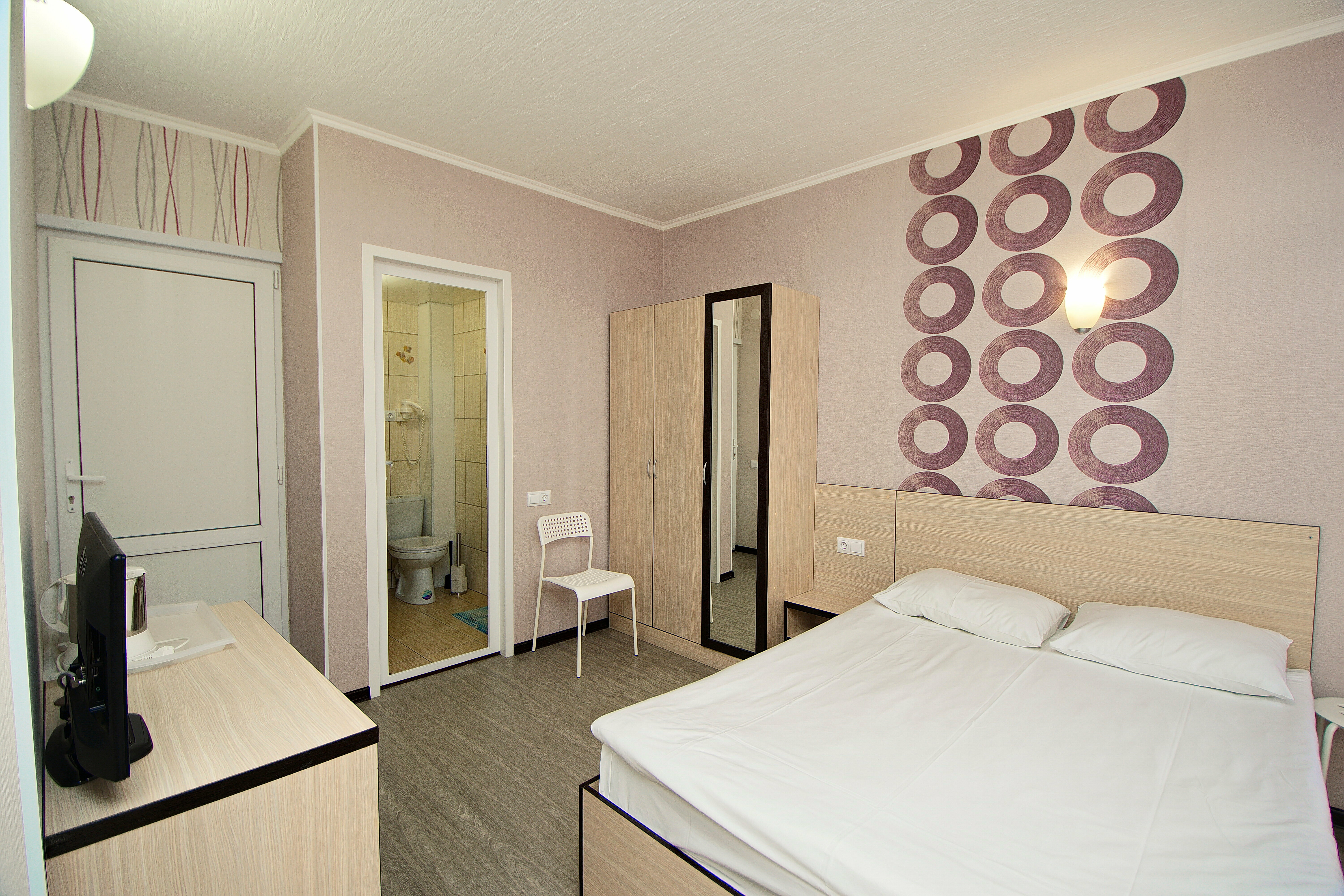 Трехместный номер с видом на бассейн