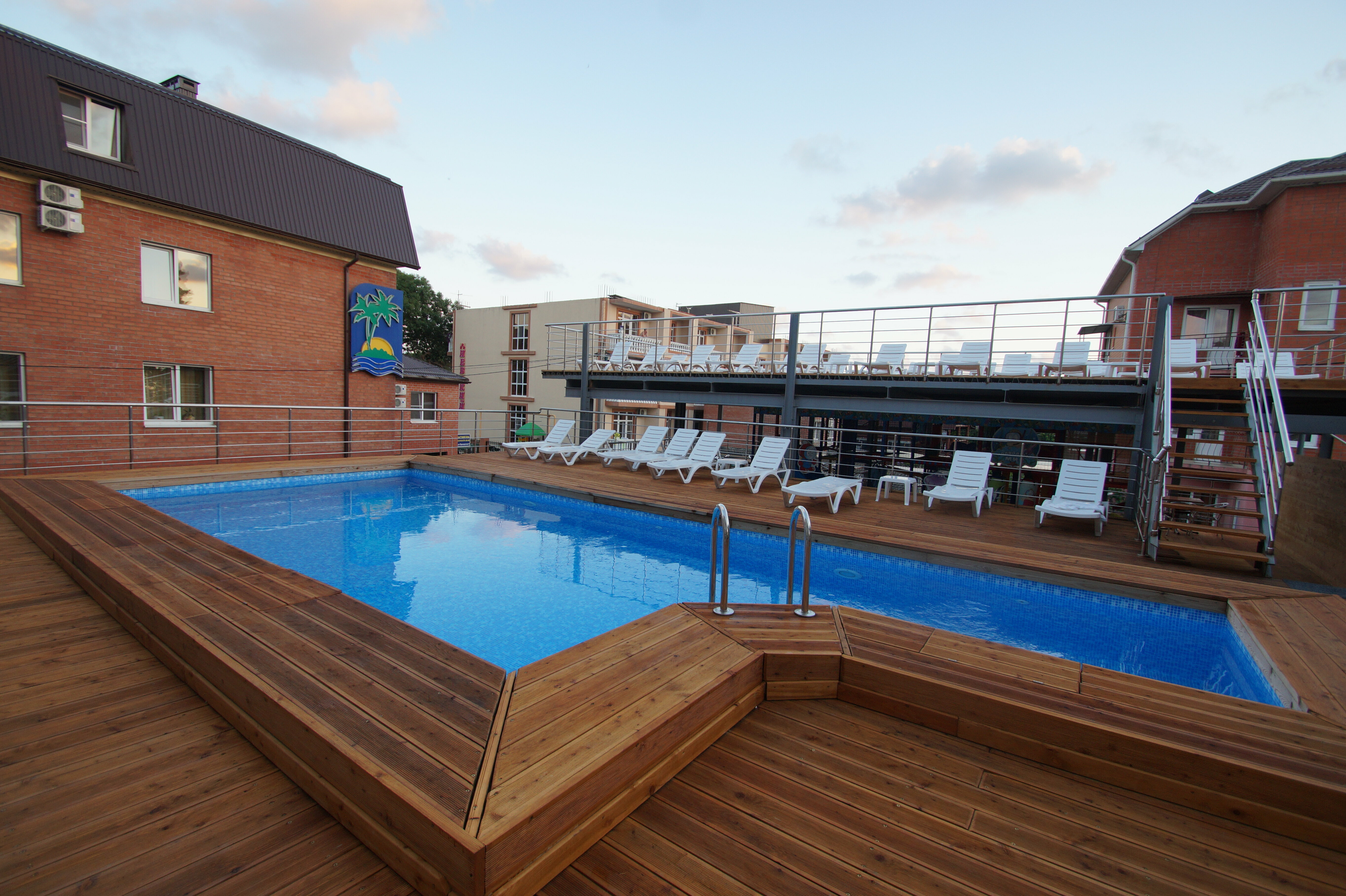 Трехместный номер с видом на бассейн