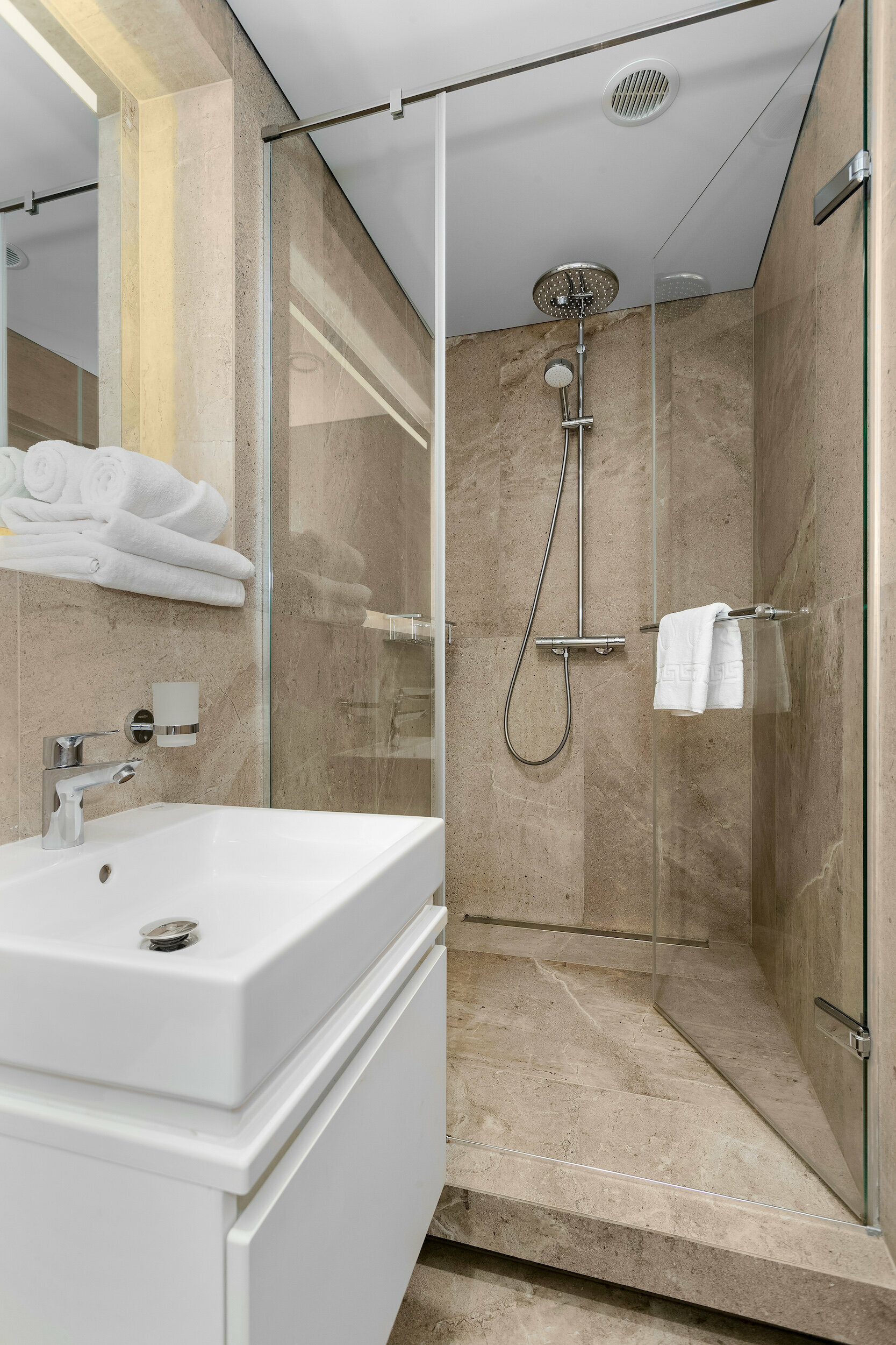 Улучшенный номер с кроватью размера «king-size»