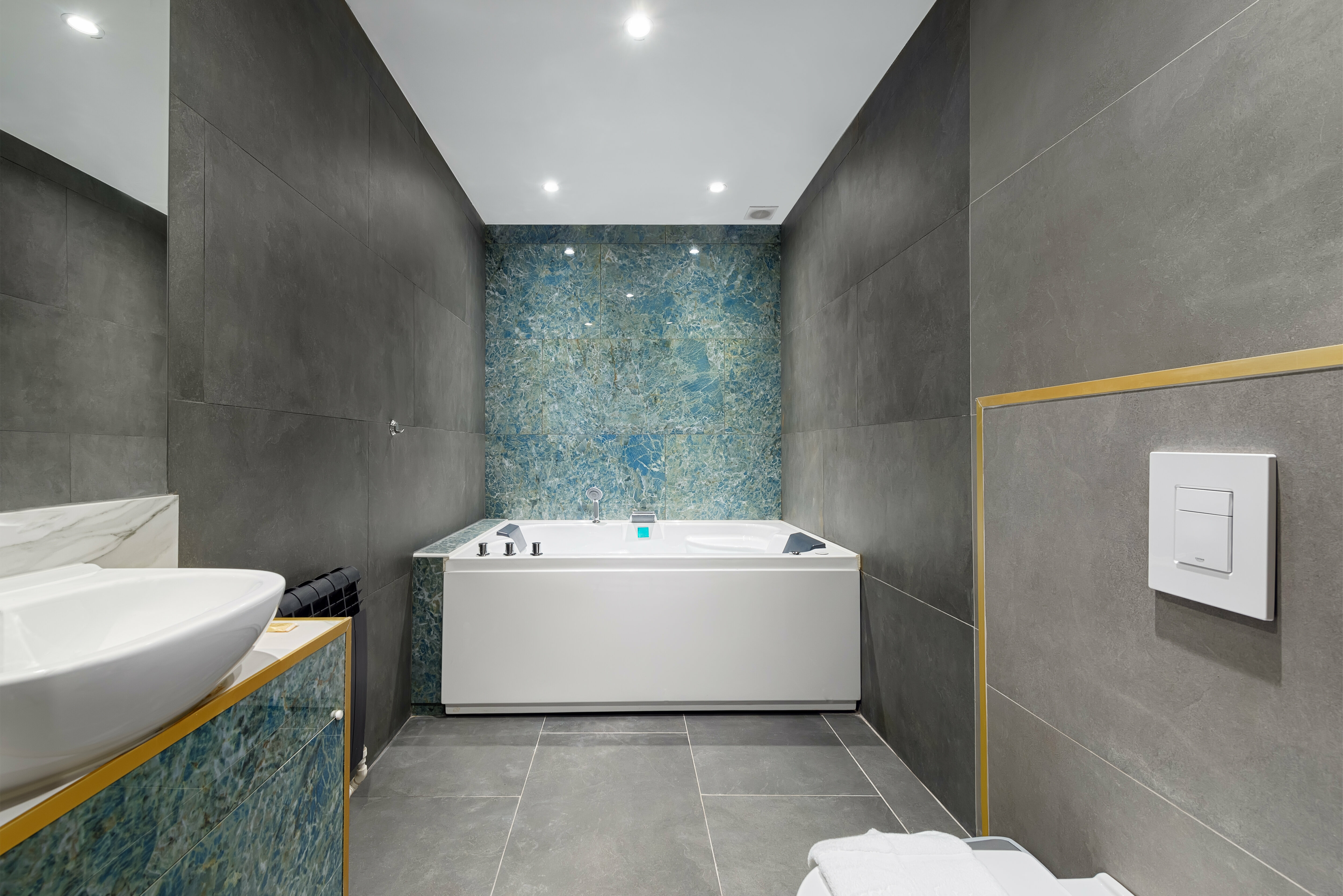 Люкс с гидромассажной ванной