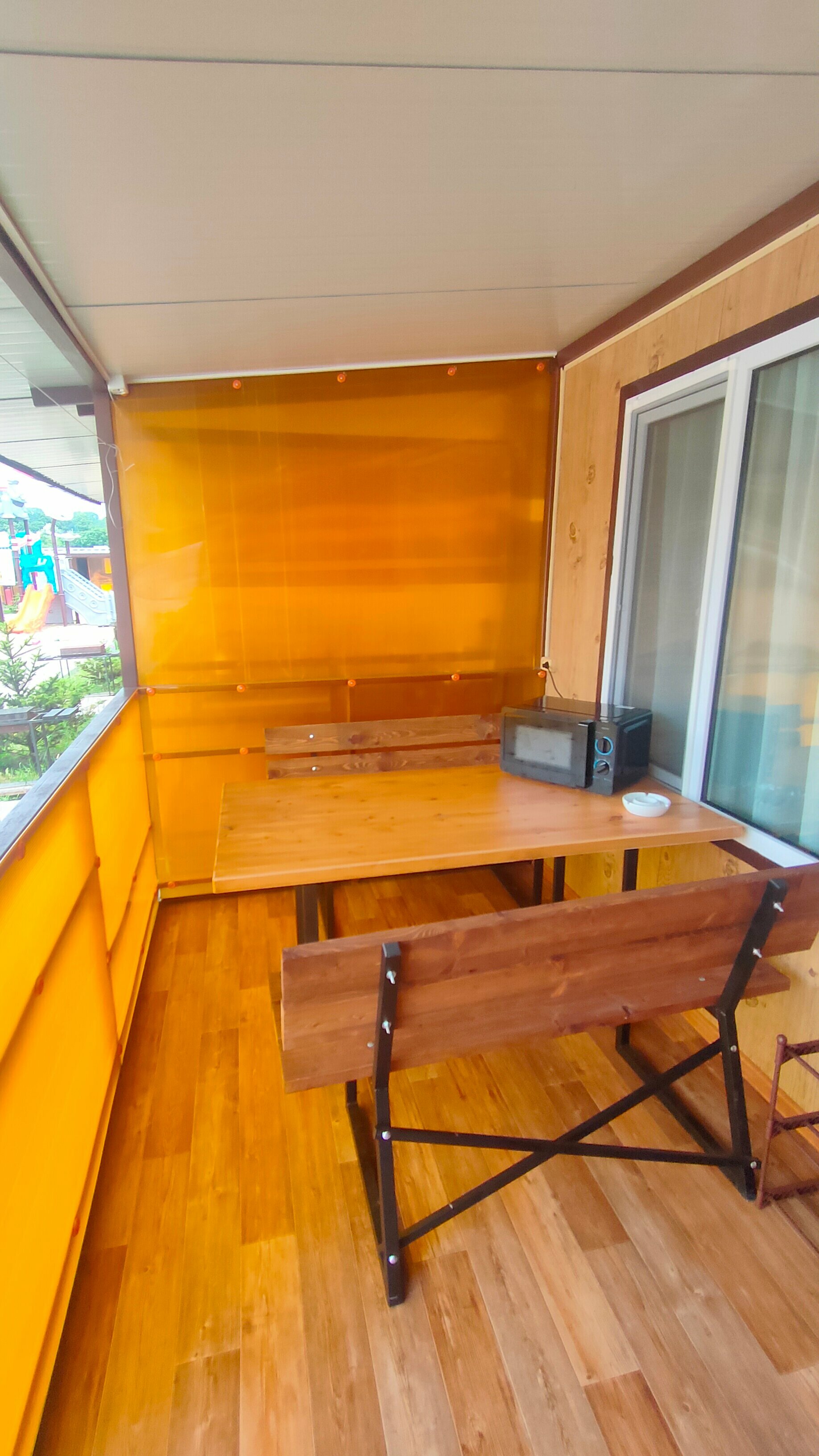 Четырехместный домик,  с душем, кухней и мангальной зоной