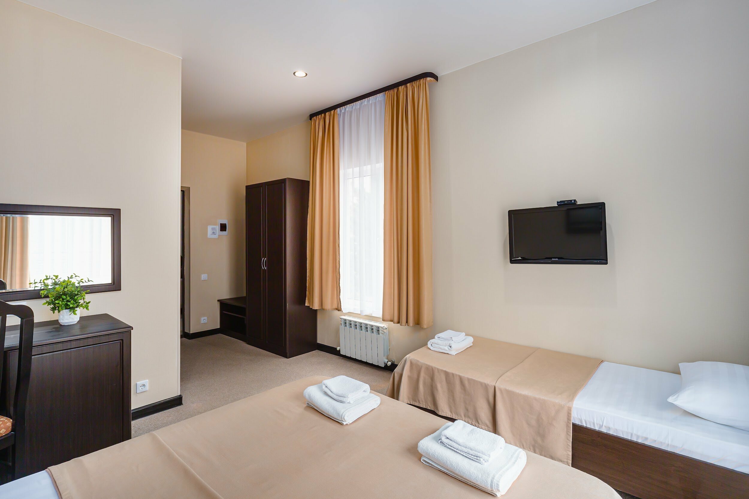 Трехместный номер «Комфорт» с душем