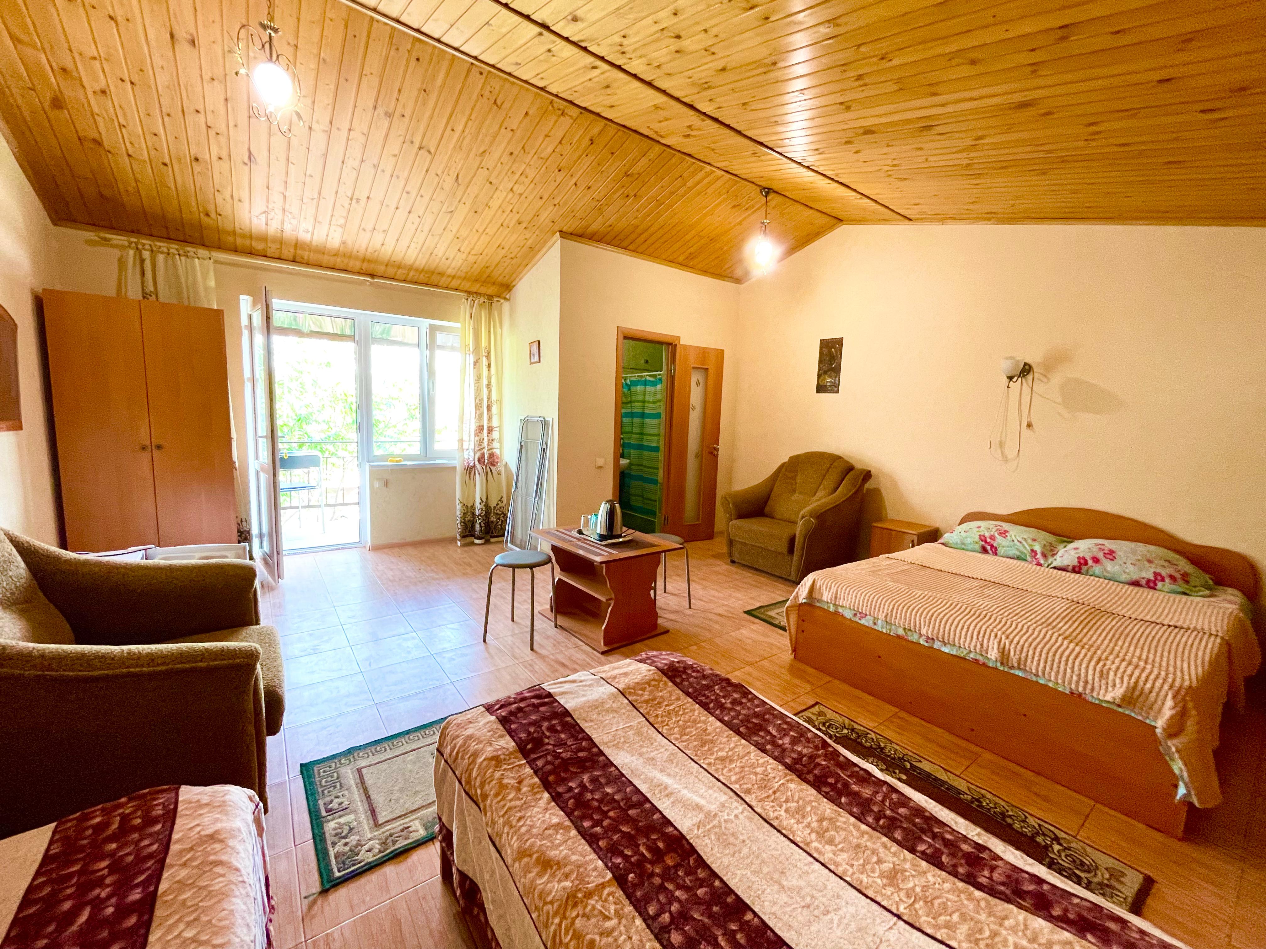 Cемейный номер с собственной ванной комнатой