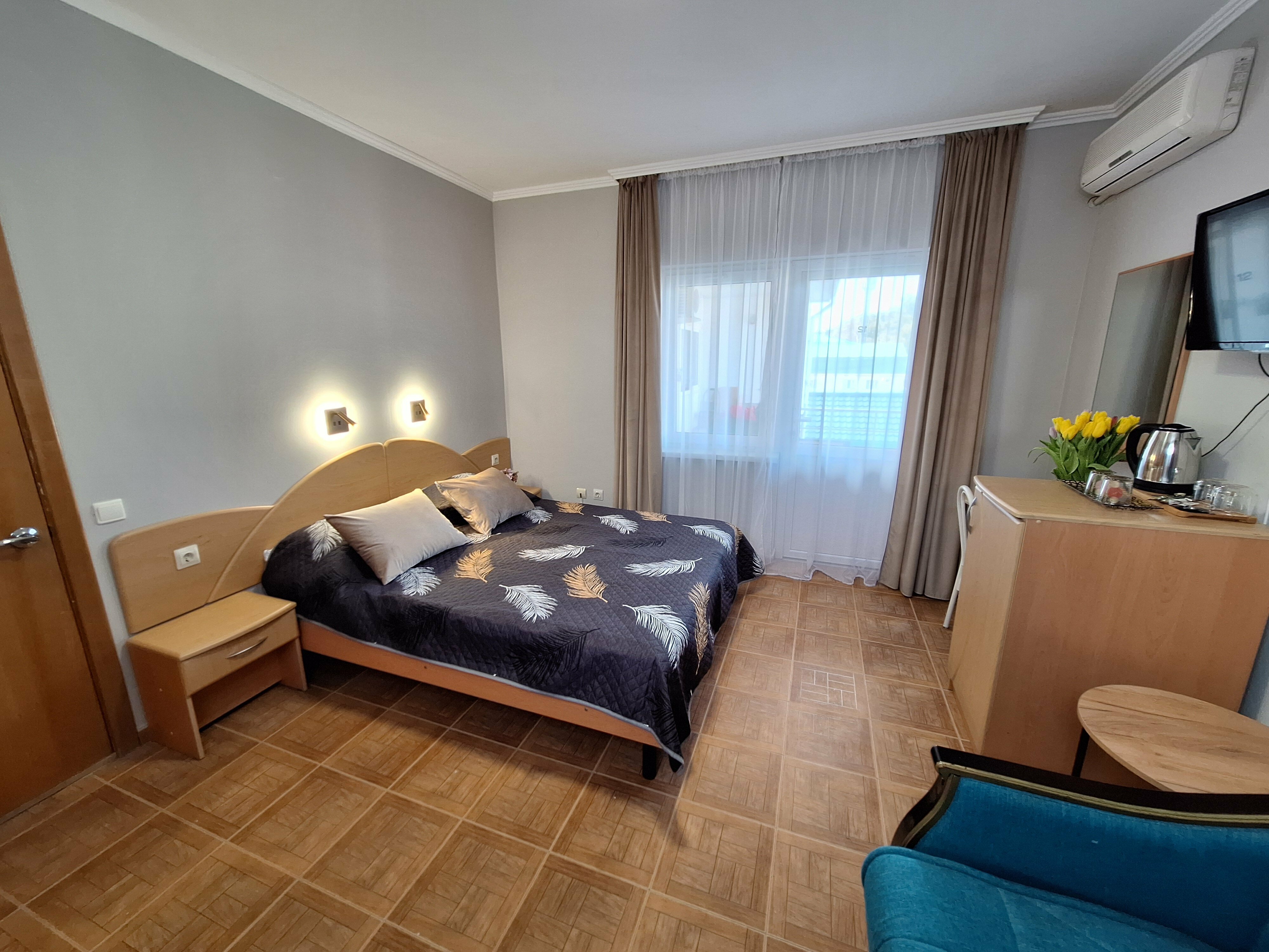 «ЗАКАТ» СТАНДАРТНЫЙ ЧЕТЫРЕХМЕСТНЫЙ НОМЕР С ДВУСПАЛЬНОЙ КРОВАТЬЮ,  ДВУСПАЛЬНЫЙ ДИВАН