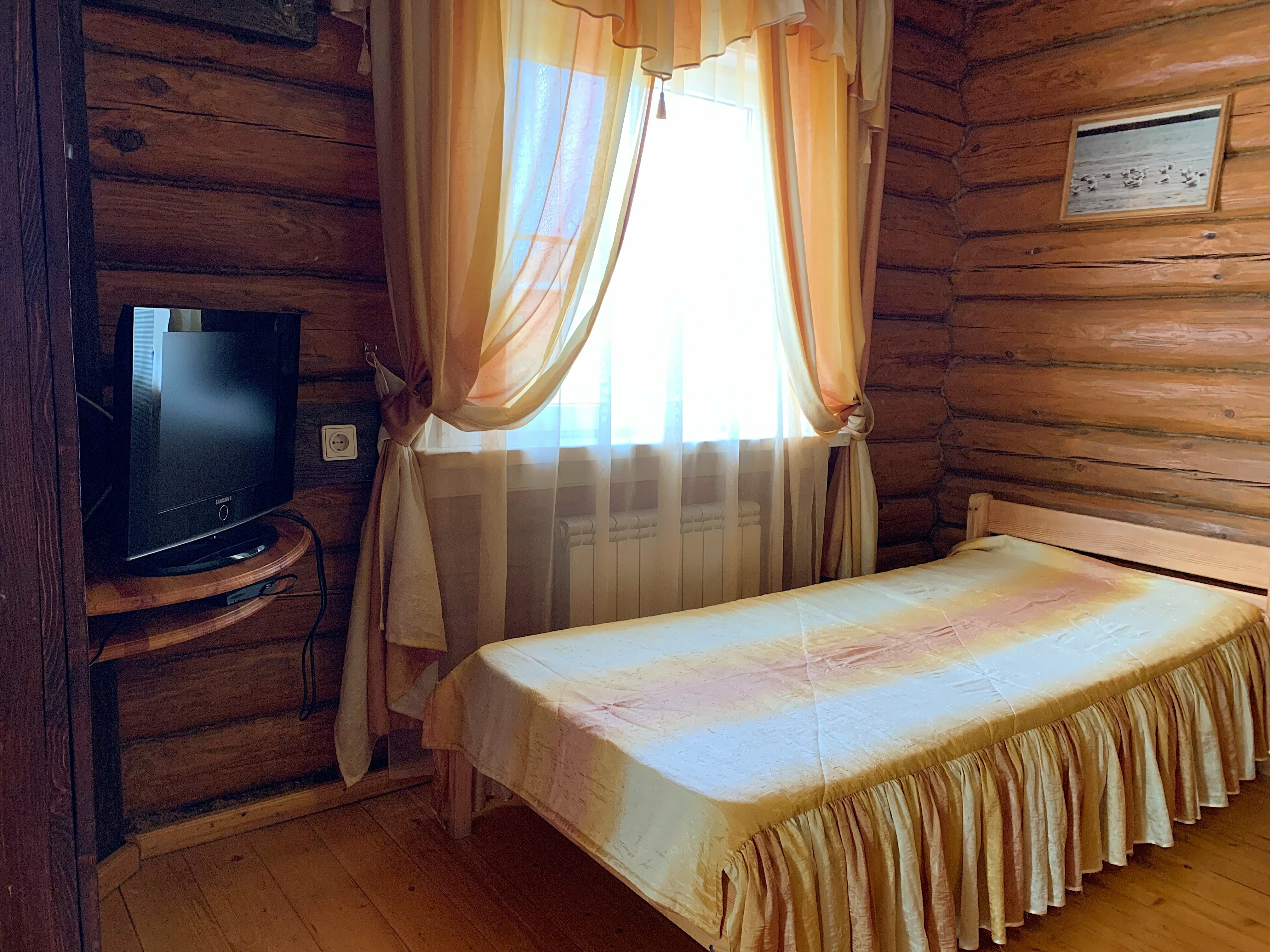 Двухместный номер с двуспальной кроватью и дополнительной кроватью