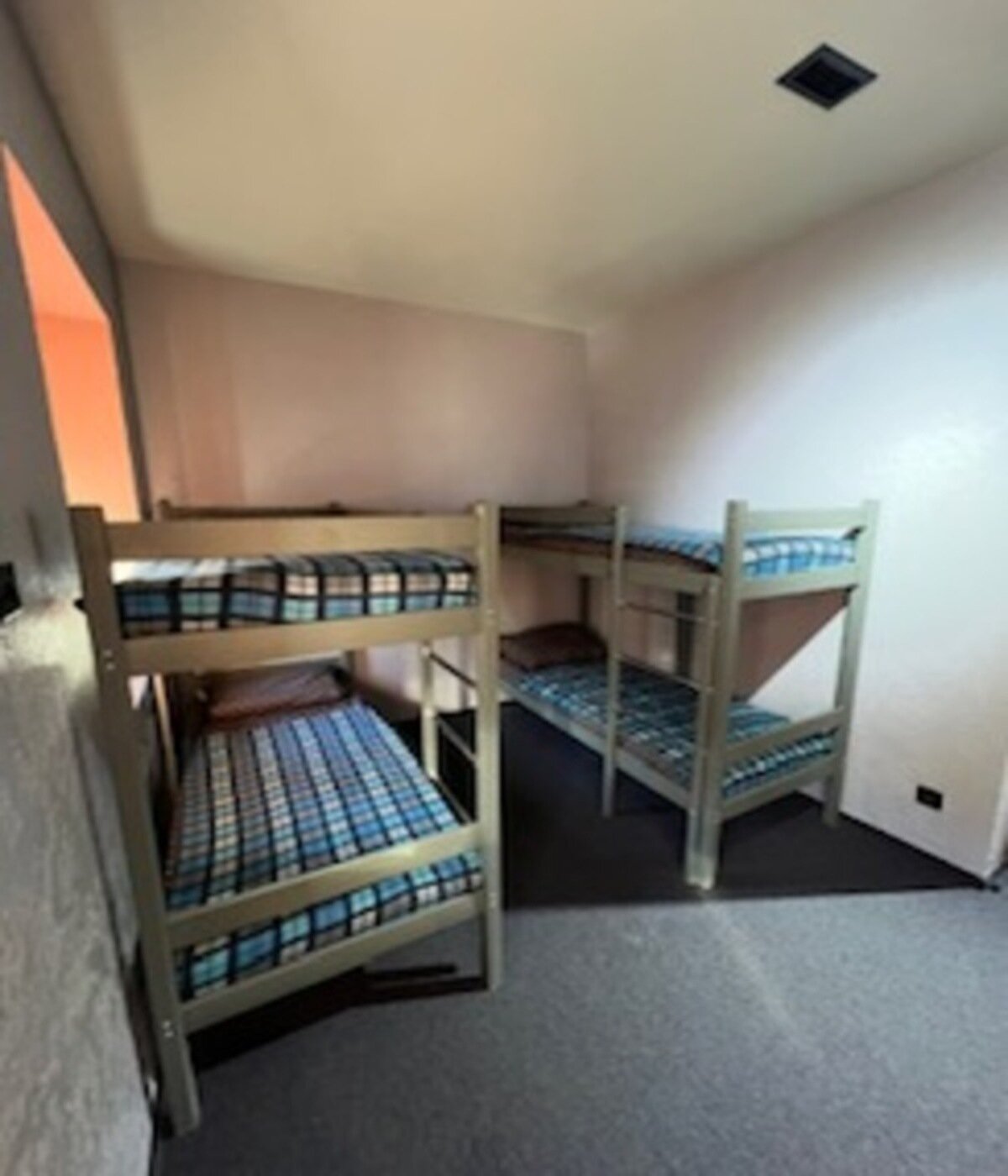 Общий 4-местный номер для мужчин