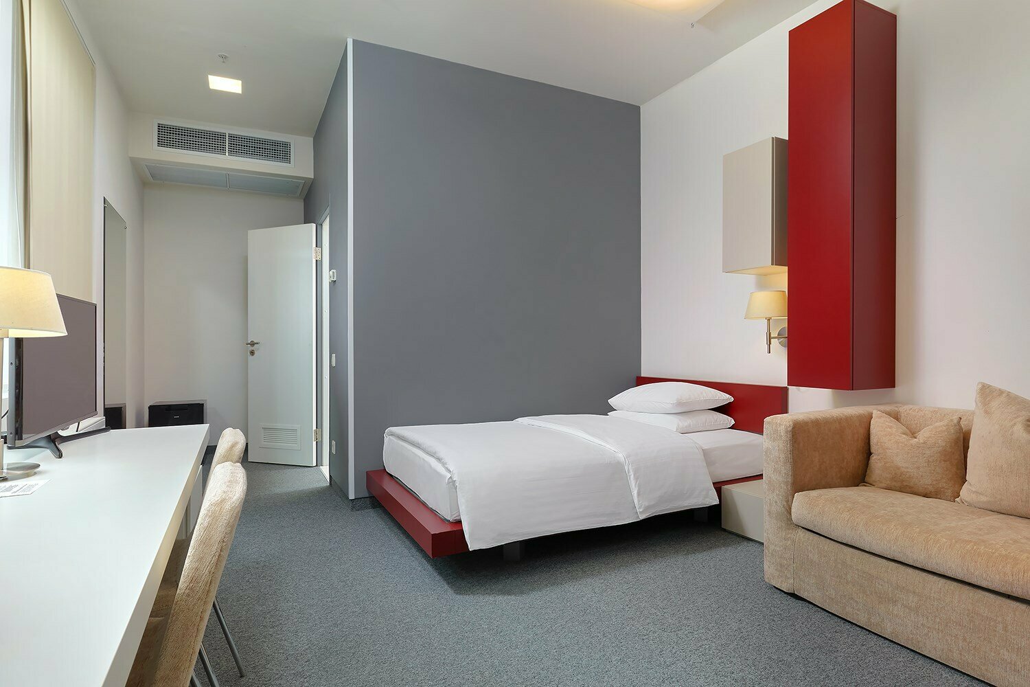 Стандарт с односпальной кроватью и диваном гостиницы ПАМИР